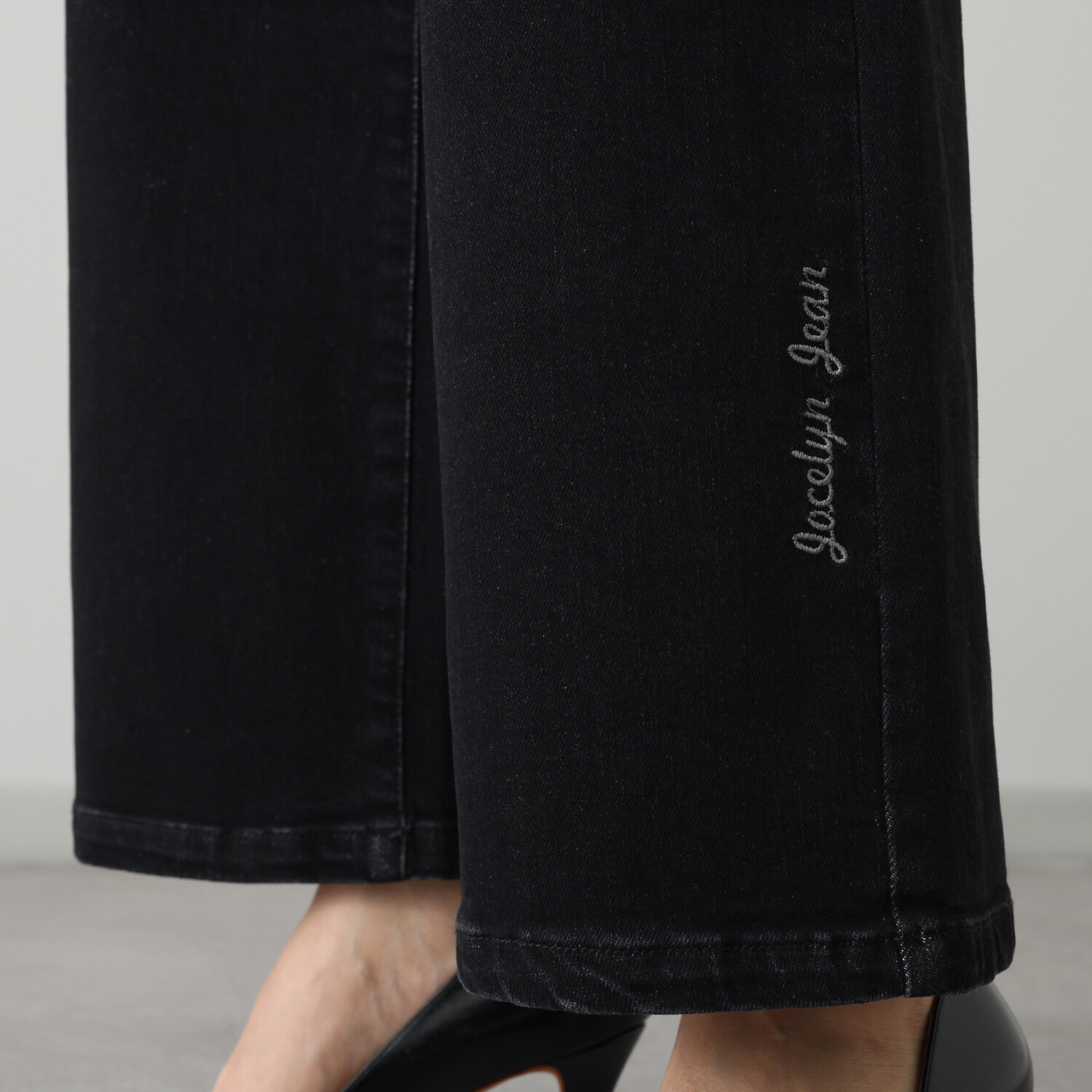 ダジュール 刺しゅうデザイン デニムパンツ