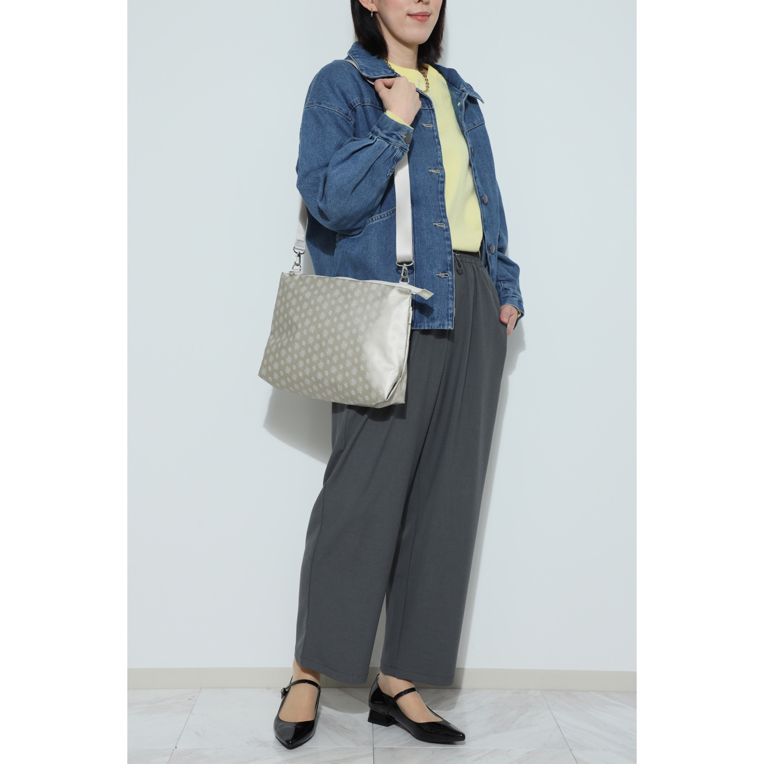 老舗ヤマト屋 超軽量・洗える！ ポリカーボネイト 薄合成皮革使用 サコッシュＭＡＫＯＴＯ “ＮＶ１５１シリーズ”