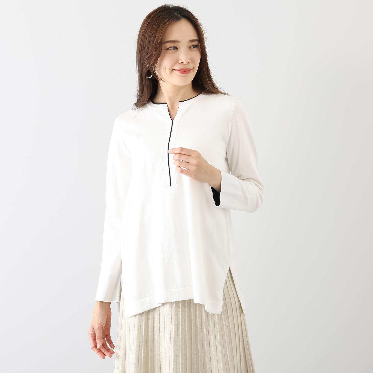 スピンブルー イタリアＭＴＢ社製 エーゲ海コットン混 キーネック配色アクセント ニットプルオーバー