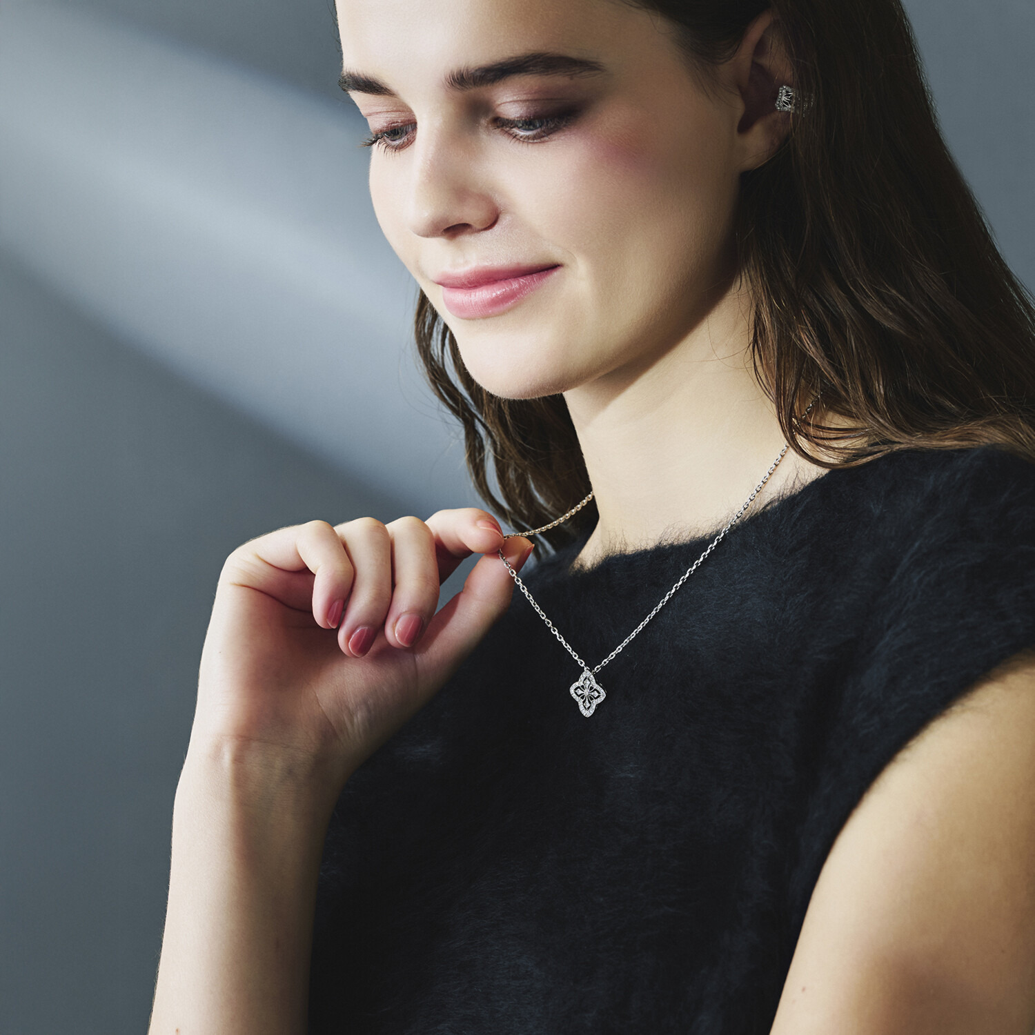 エーディーエムジェイ アールデコモティーフ ネックレス