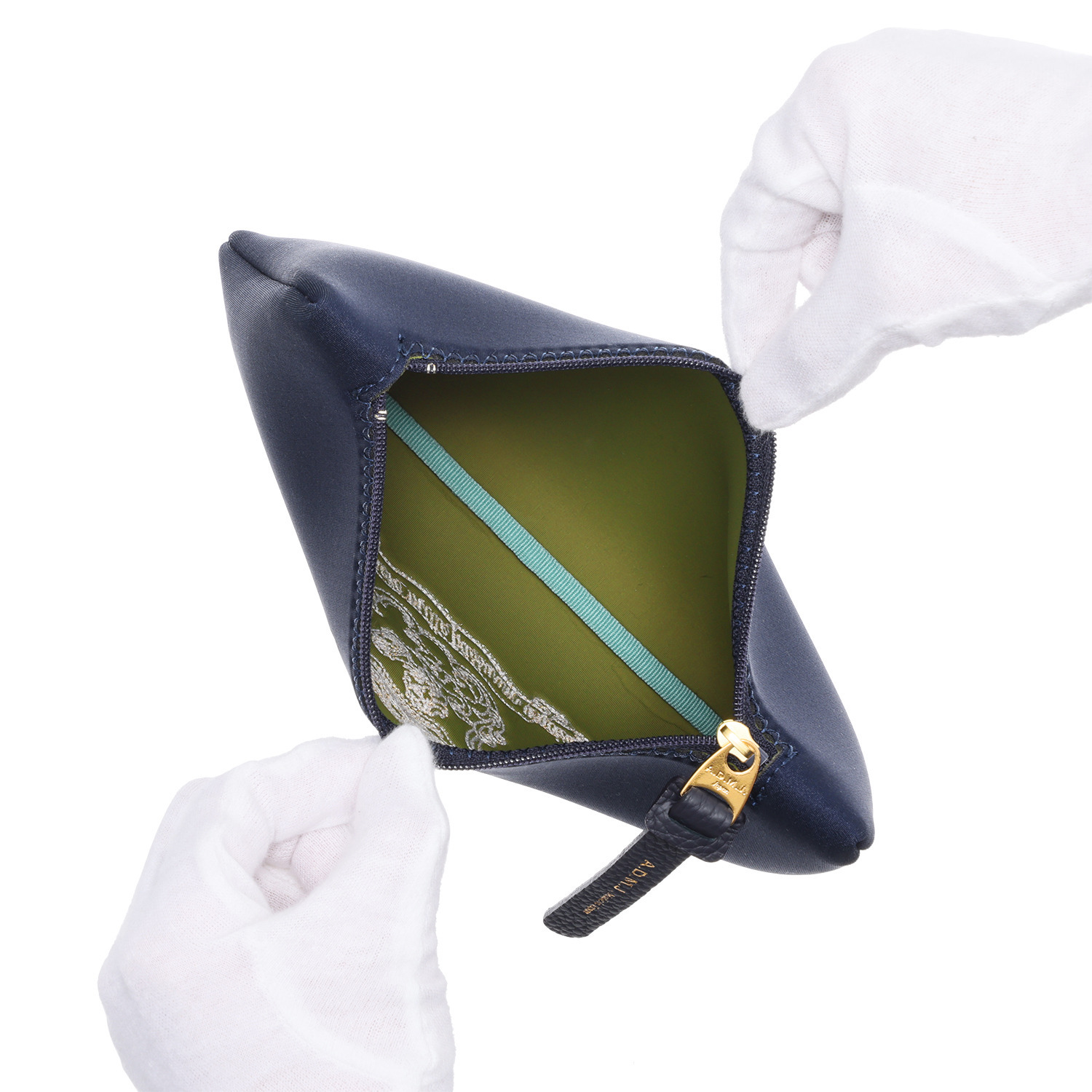 エーディーエムジェイ マジックライト（Ｒ） マーキス刺しゅう ポーチ大小２点セット