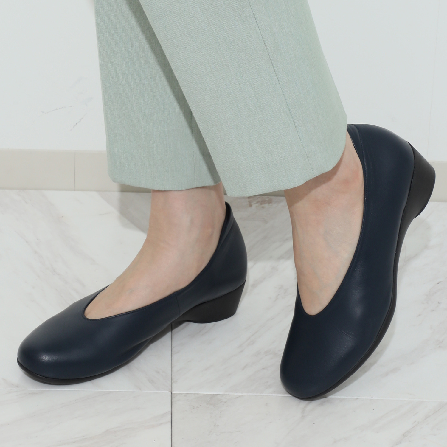 ミスキョウコ 日本製 はっ水ソフト牛革 エアリーパンプス