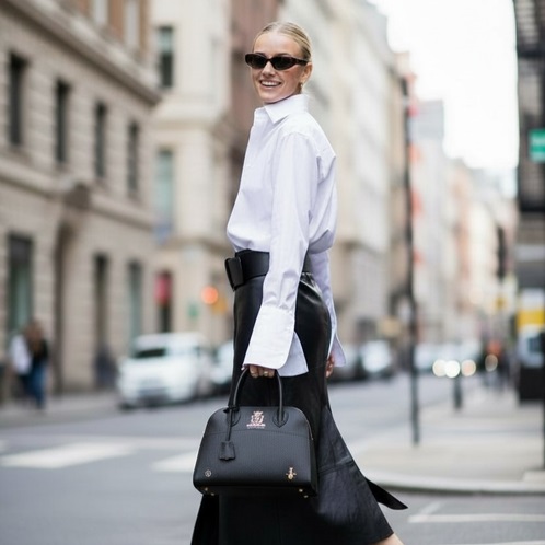 エーディーエムジェイ ショップチャンネル デビュー２０周年記念 ＴＨＥ　ＢＥＥ 牛革シュリンク型押し トートバッグ