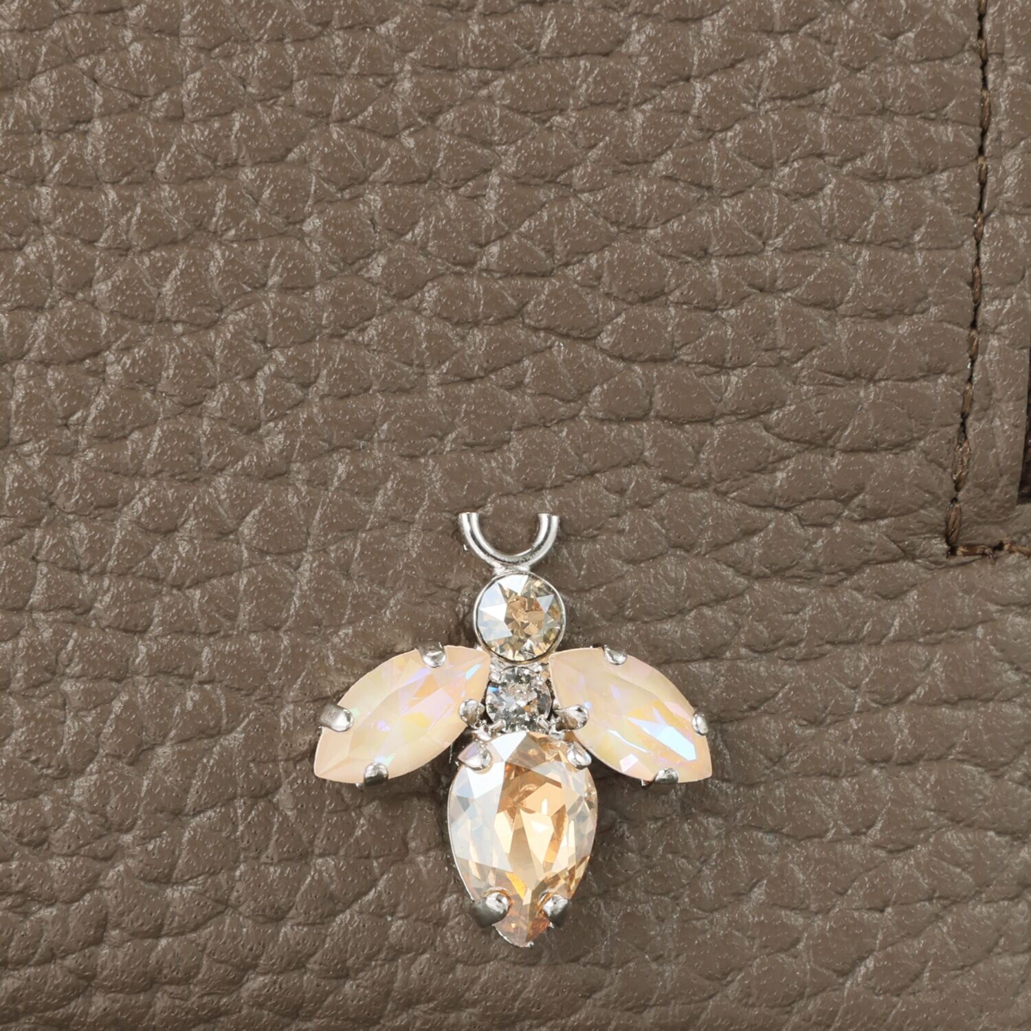 エーディーエムジェイ ＴＨＥ　ＢＥＥ 牛革シュリンク型押し オーガナイザーパース