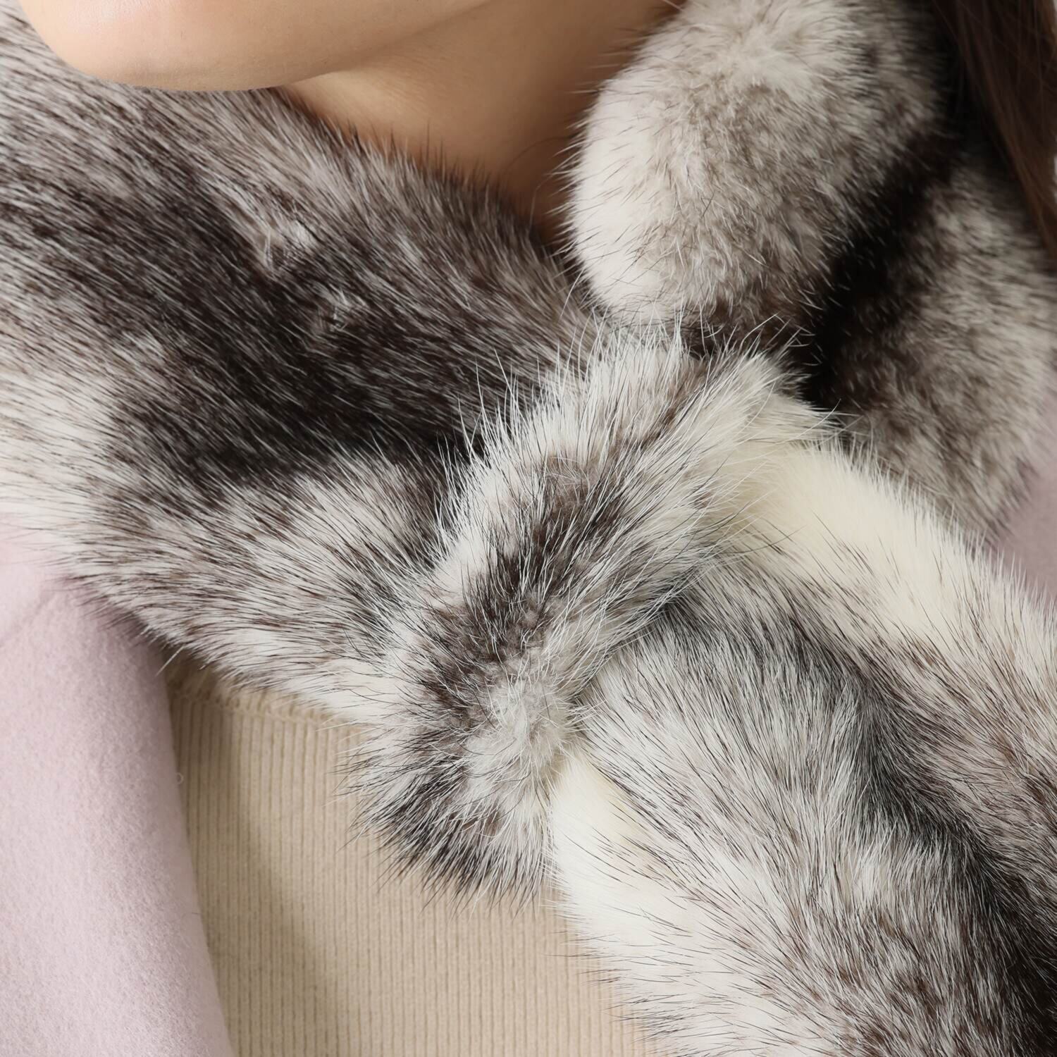 日本製 ＳＡＧＡ ブラッククロスミンク ループマフラー