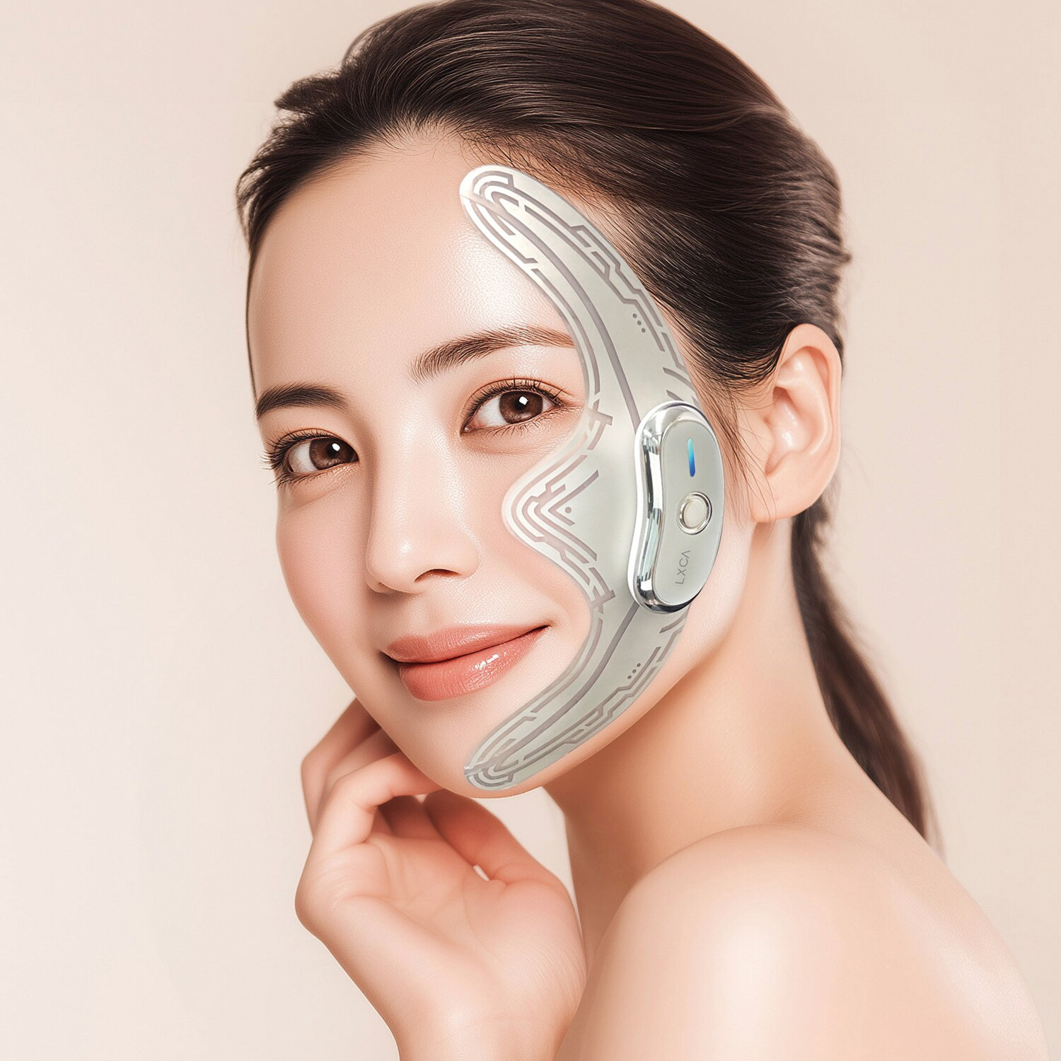 ルクセア 薄型＆軽量のＥＭＳで 表情筋にアプローチ！ スッキリした フェイスラインを目指す シート型 フェイスケア美顔器 エルファ