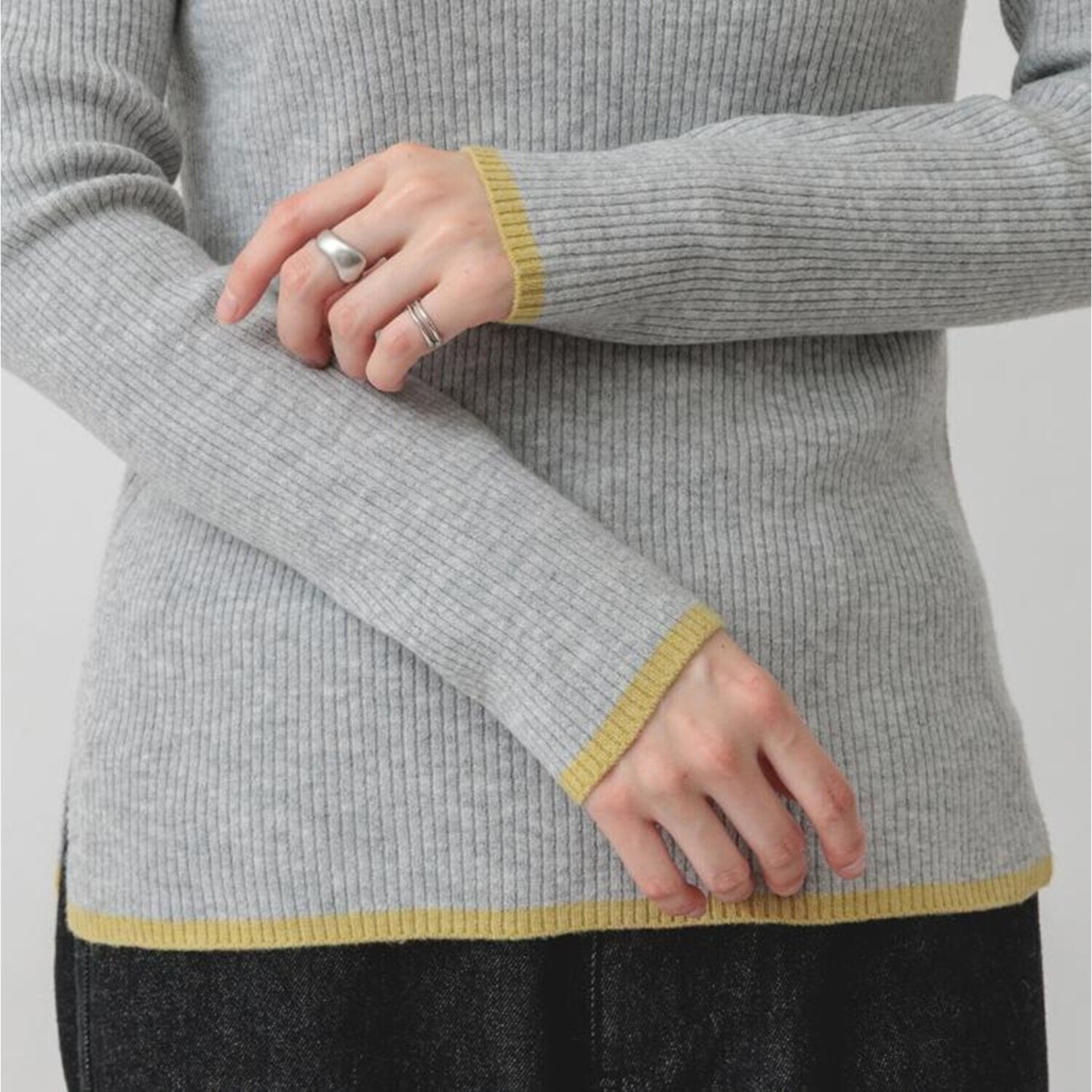 エムエムオー ボトルネック 配色ニットプルオーバー