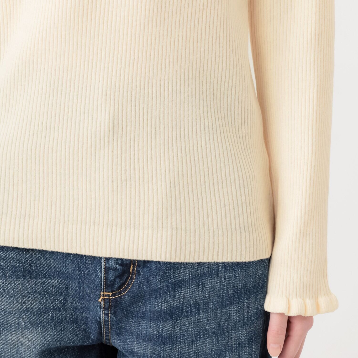 エムエムオー フリルタートルネック プルオーバー