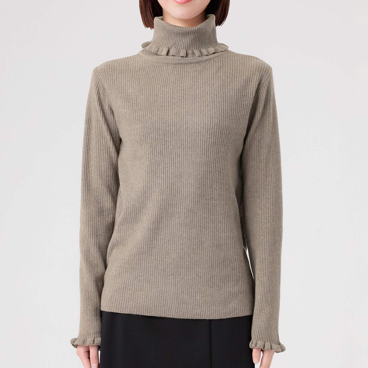 エムエムオー フリルタートルネック プルオーバー