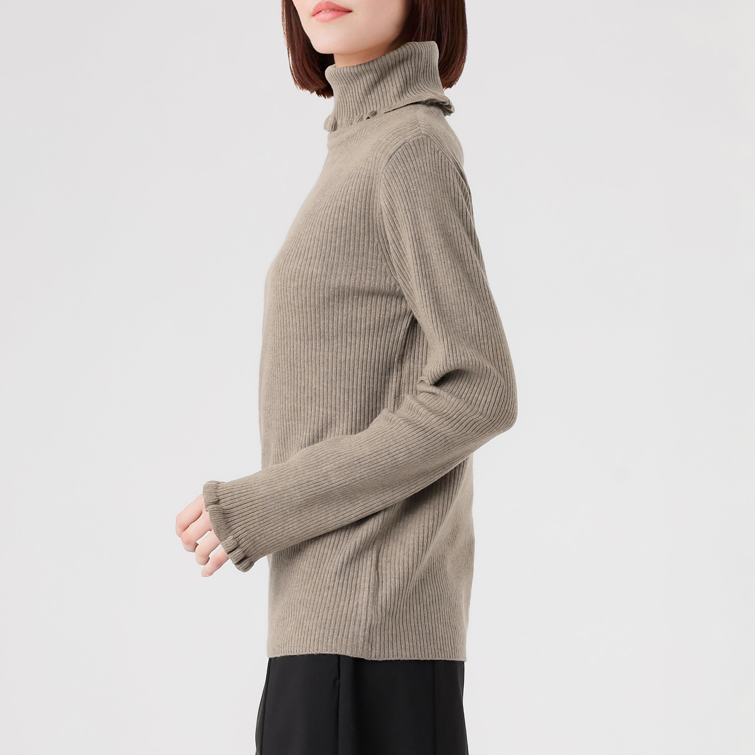 エムエムオー フリルタートルネック プルオーバー