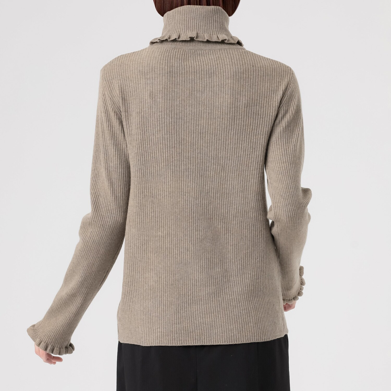 エムエムオー フリルタートルネック プルオーバー