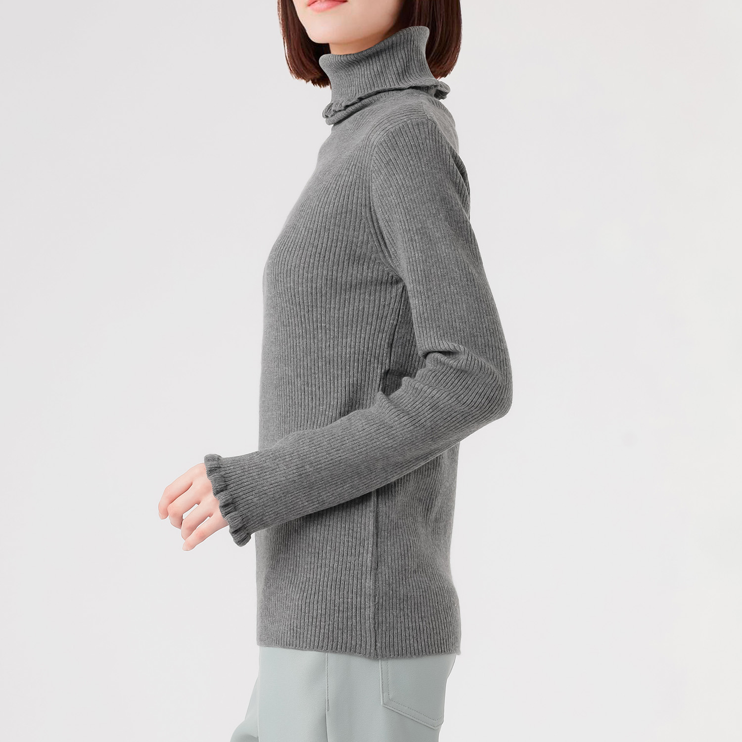 エムエムオー フリルタートルネック プルオーバー