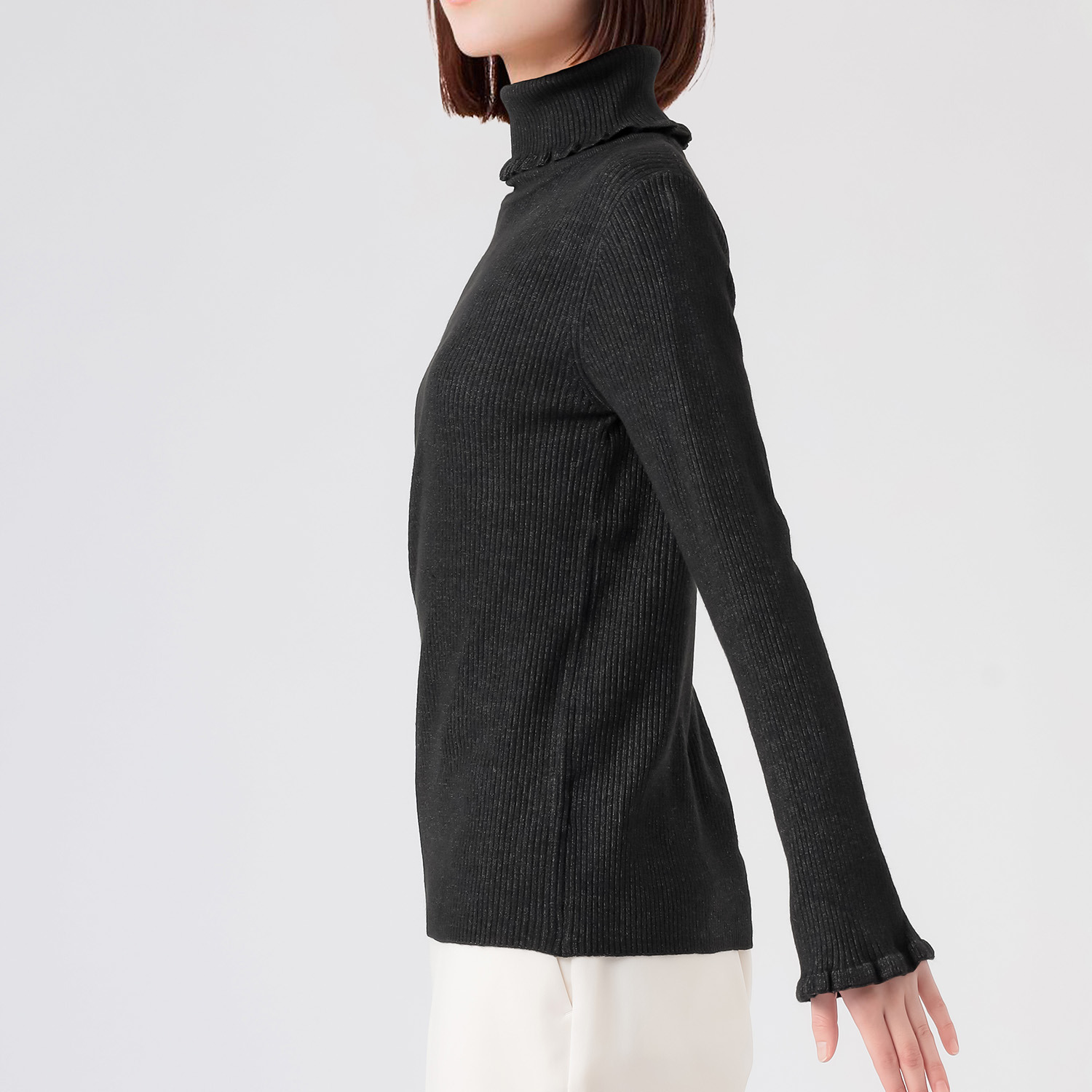 エムエムオー フリルタートルネック プルオーバー