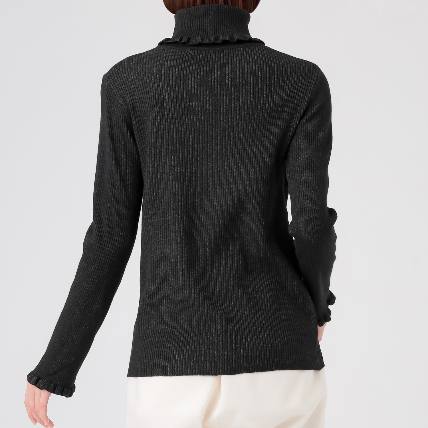 エムエムオー フリルタートルネック プルオーバー