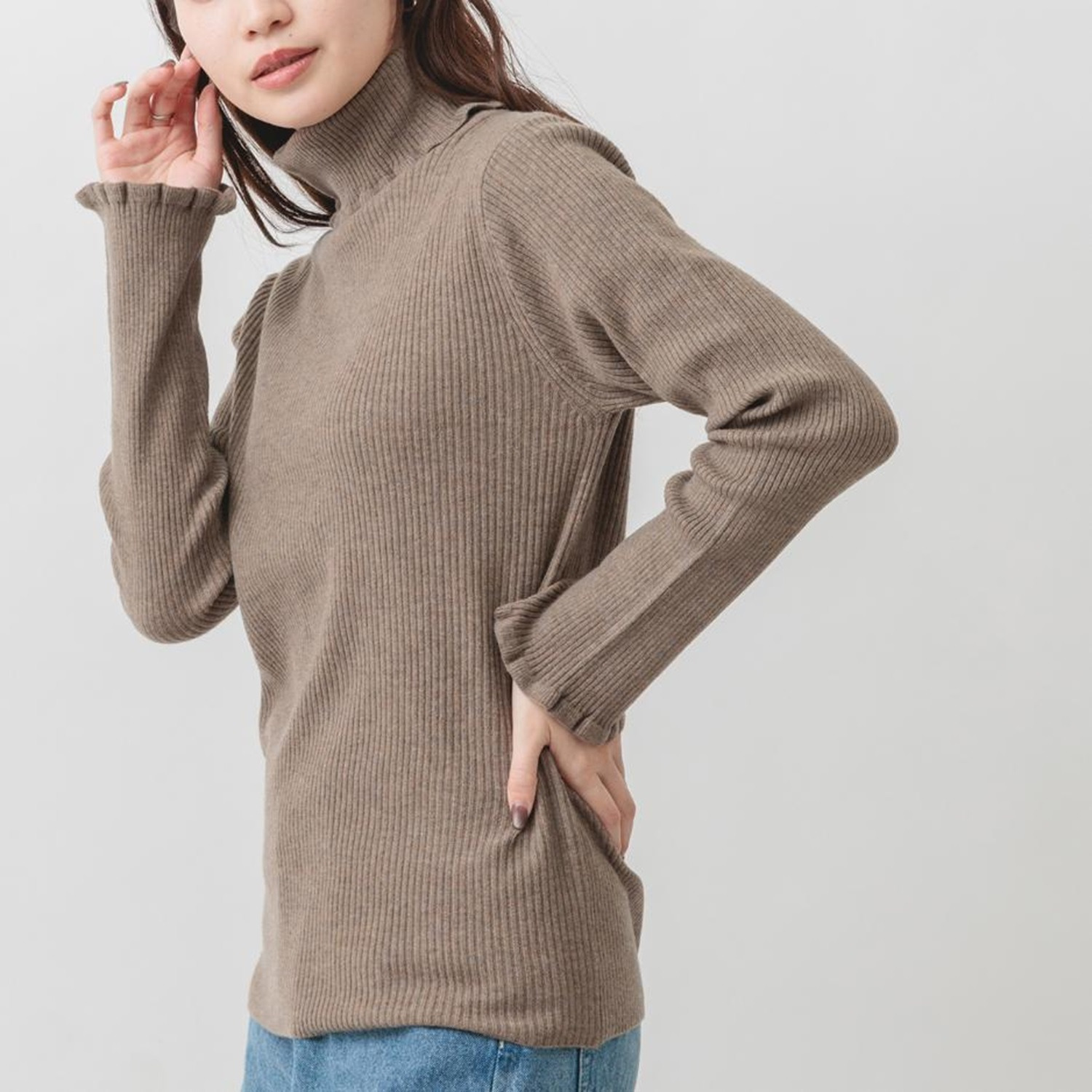 エムエムオー フリルタートルネック プルオーバー