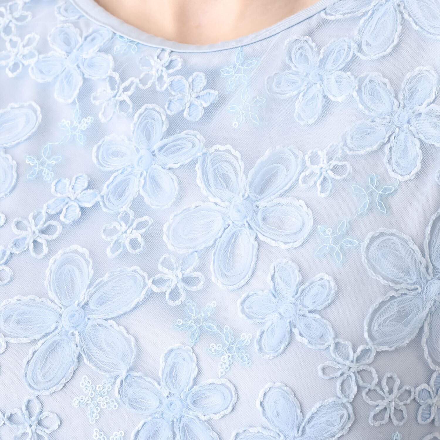 ルクオーレ スパンコールアクセント 立体チュール＆ モール刺しゅう 総レースプルオーバー