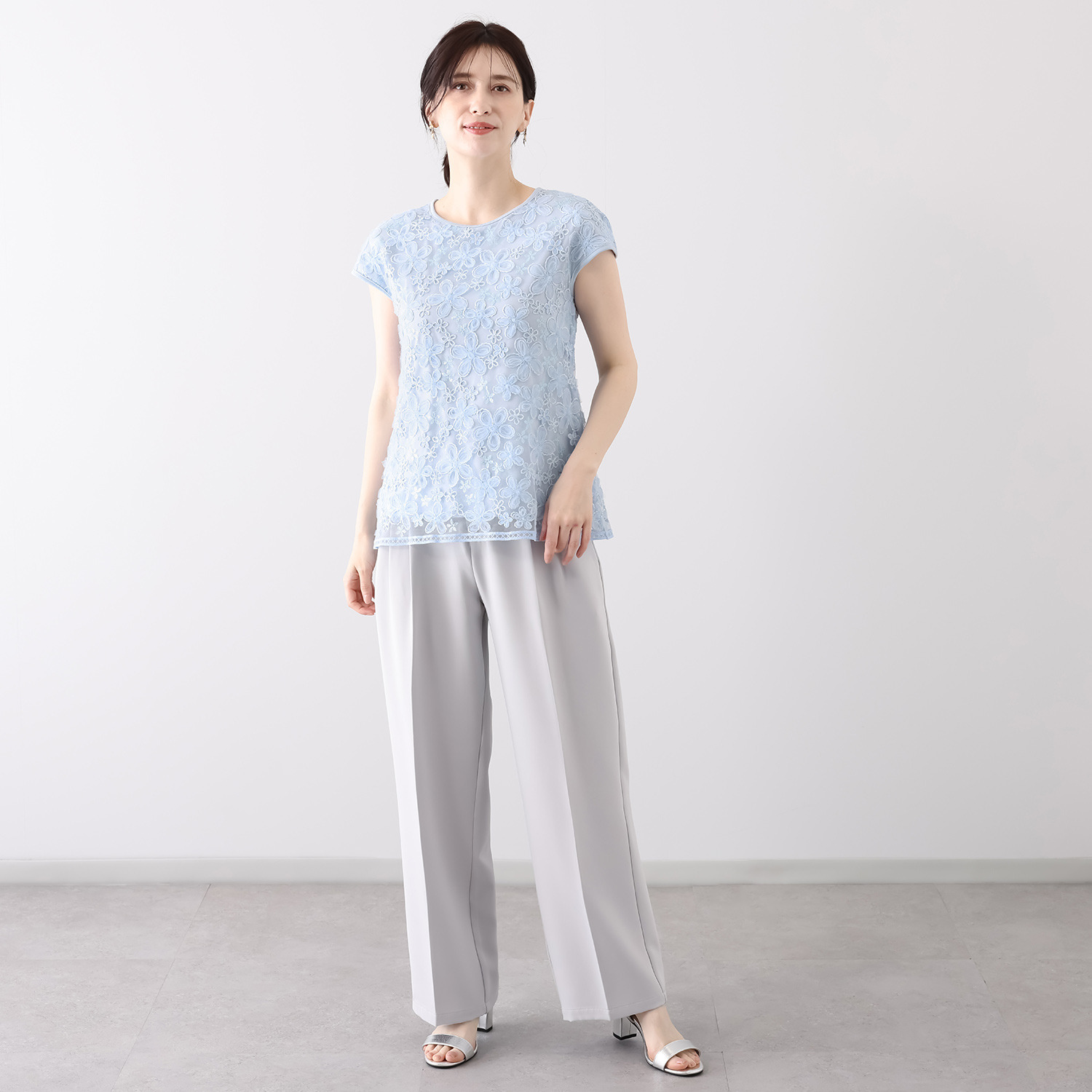 ルクオーレ スパンコールアクセント 立体チュール＆ モール刺しゅう 総レースプルオーバー