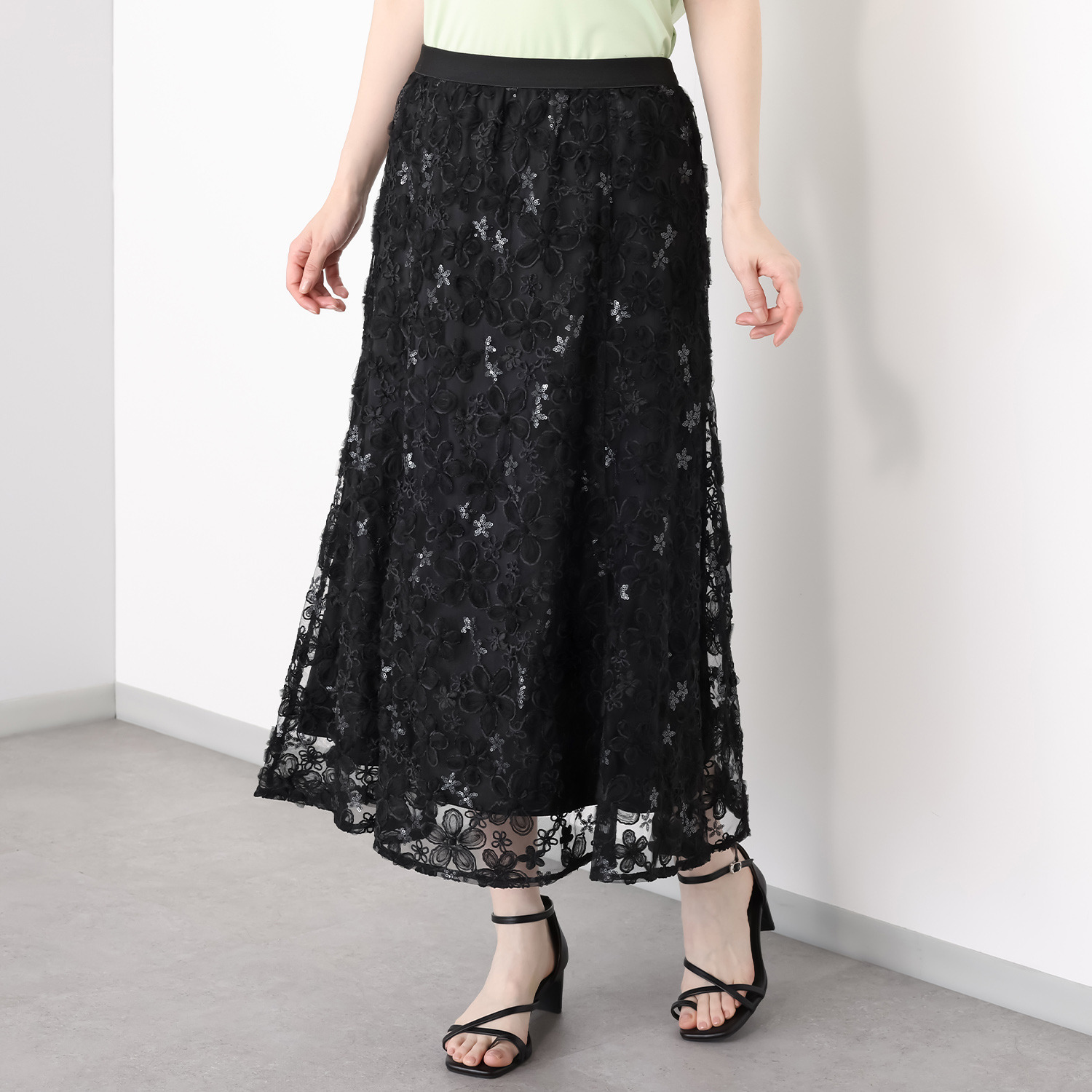 ルクオーレ スパンコールアクセント 立体チュール＆ モール刺しゅう 総レース ソフトフレアースカート