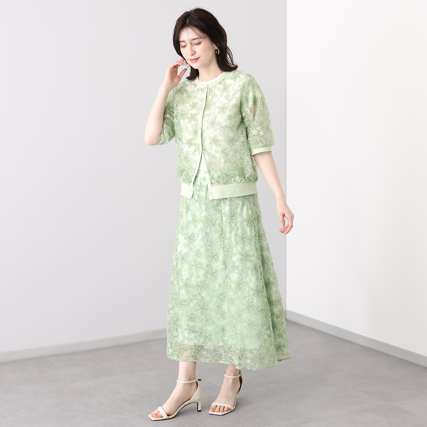 ルクオーレ スパンコールアクセント 立体チュール＆ モール刺しゅう 総レース ソフトフレアースカート