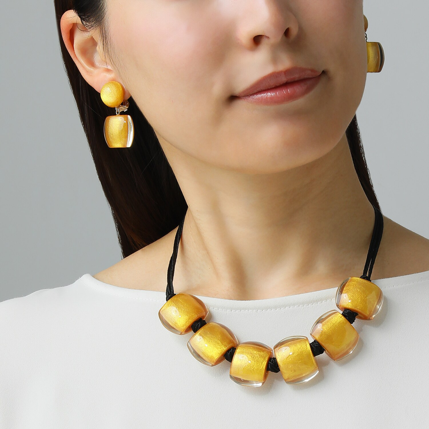 シスカ レジン ラウンドスクエア イヤリング／ピアス