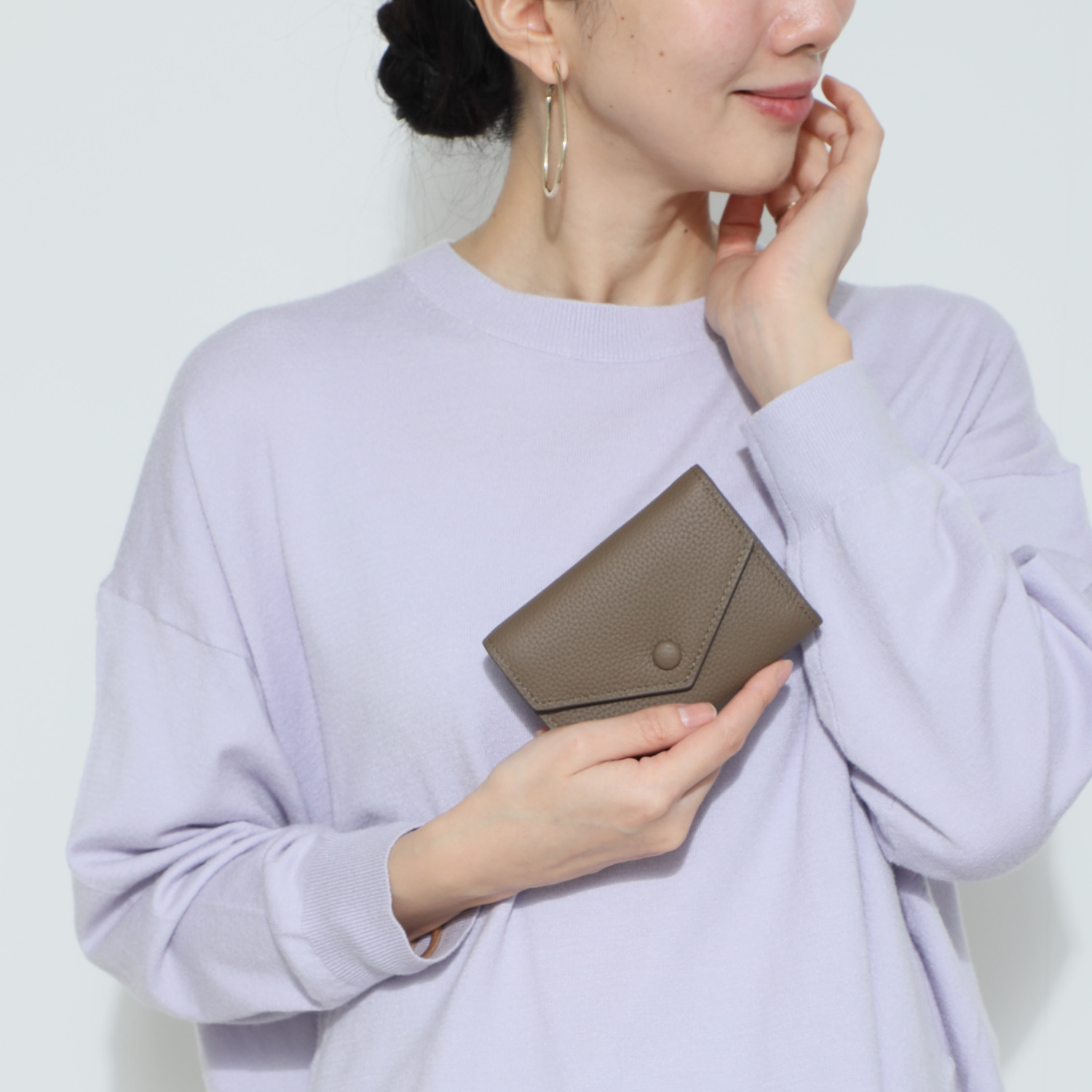 ラルジュ 牛革 くるみボタン 三つ折り財布