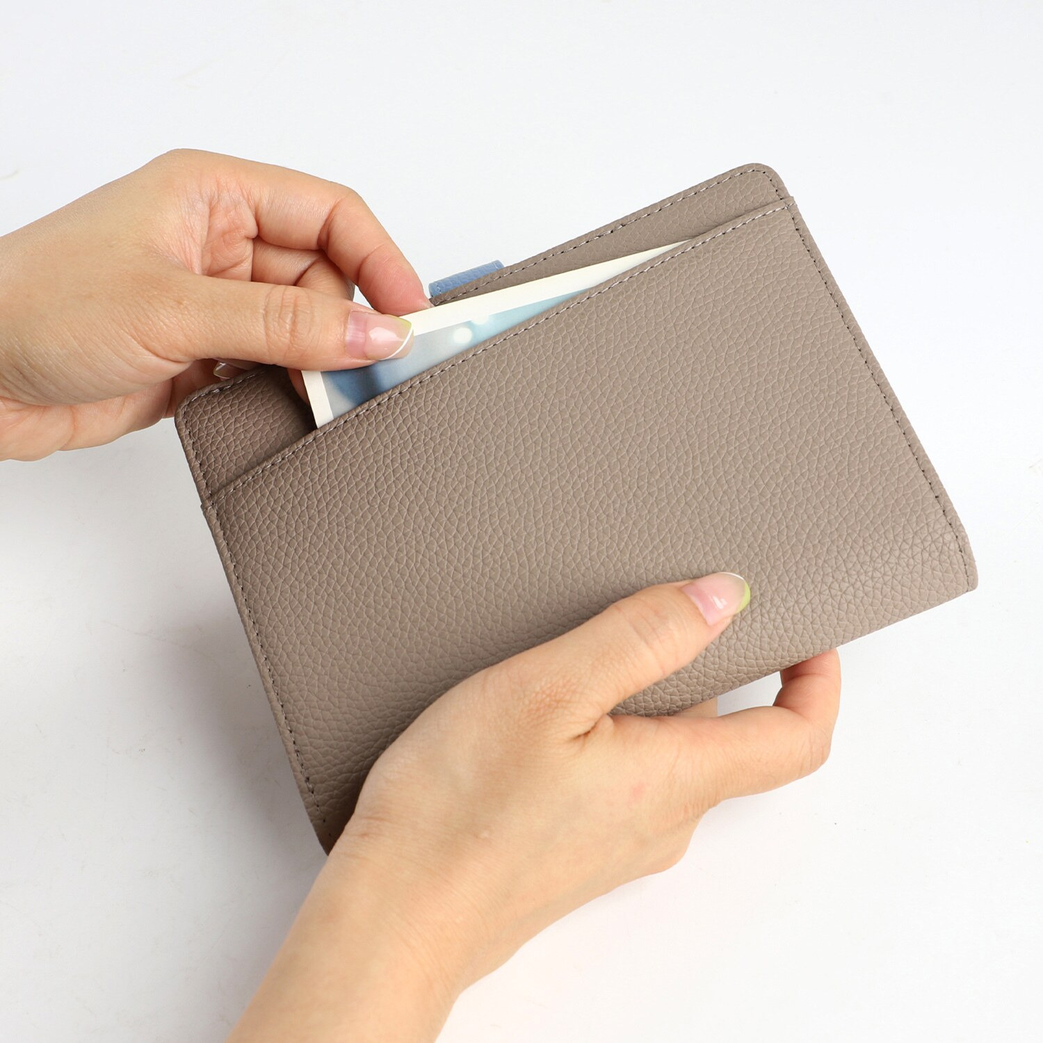 リズデイズ 多機能 マルチパスポートケース