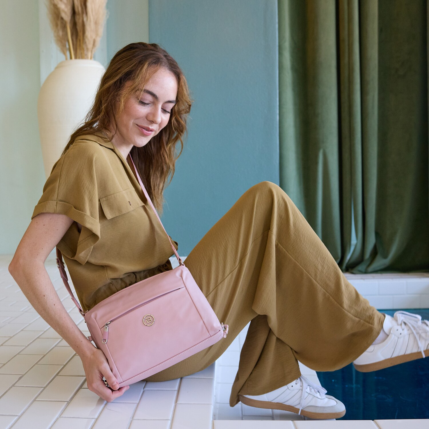 ビサイユ はっ水 “ヌートピア” スリムフィーユ ショルダーバッグ