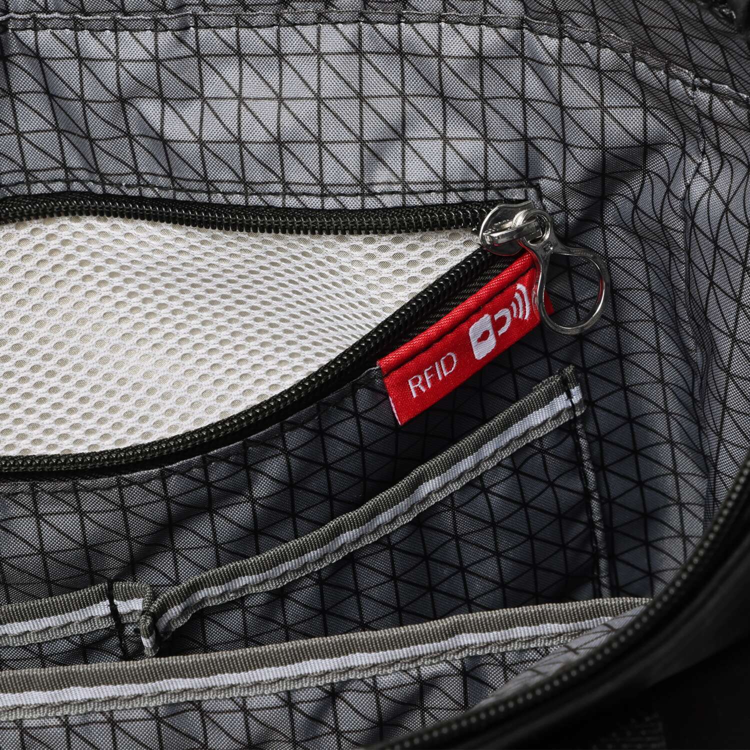 ビサイユ はっ水 “アニューロ” Ａ４サイズ収納可能 ２ウェイトートバッグ