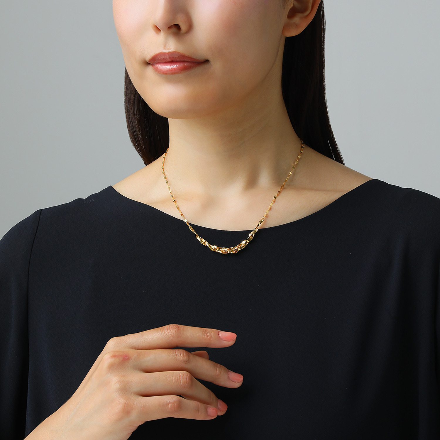 オール　ブランシュ 純金 ツイストペタルネックレス