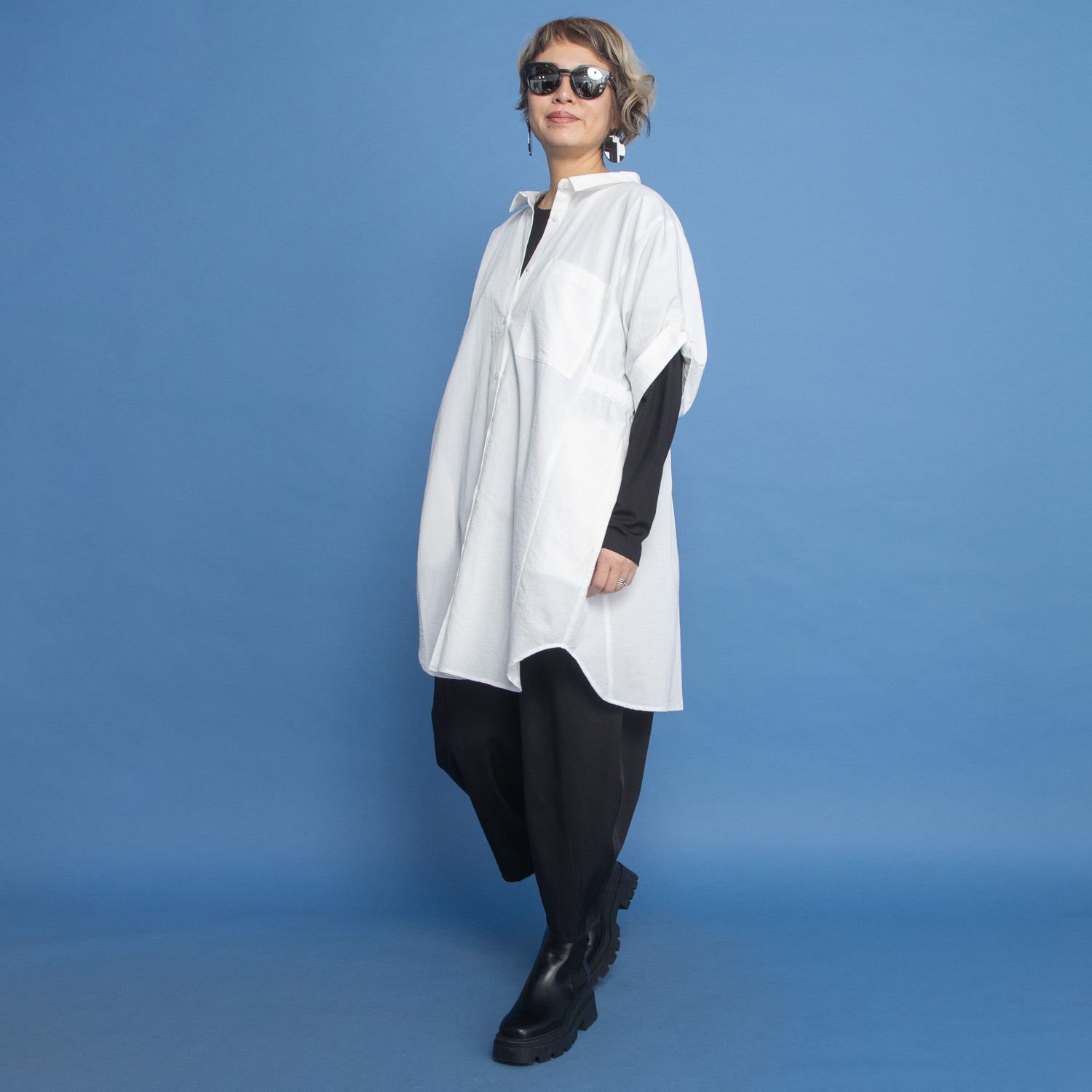 ヨーコモリモト コンパクトな襟で 着る人を選ばない デザインシャツチュニック