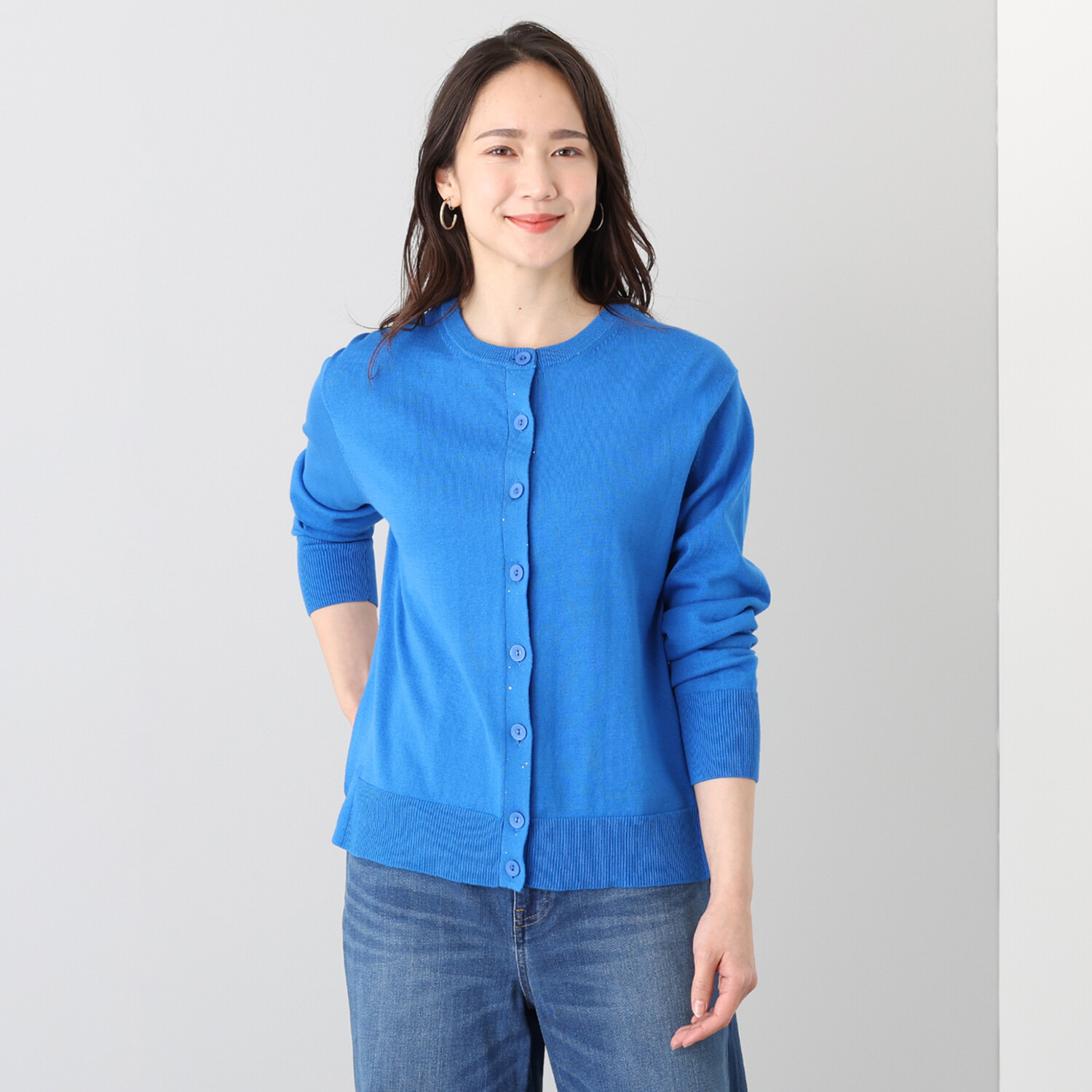 ソアージュ 極小スパンコールで 首元に煌めきを 綿１００％ スレンダー見え 長袖カーディガン