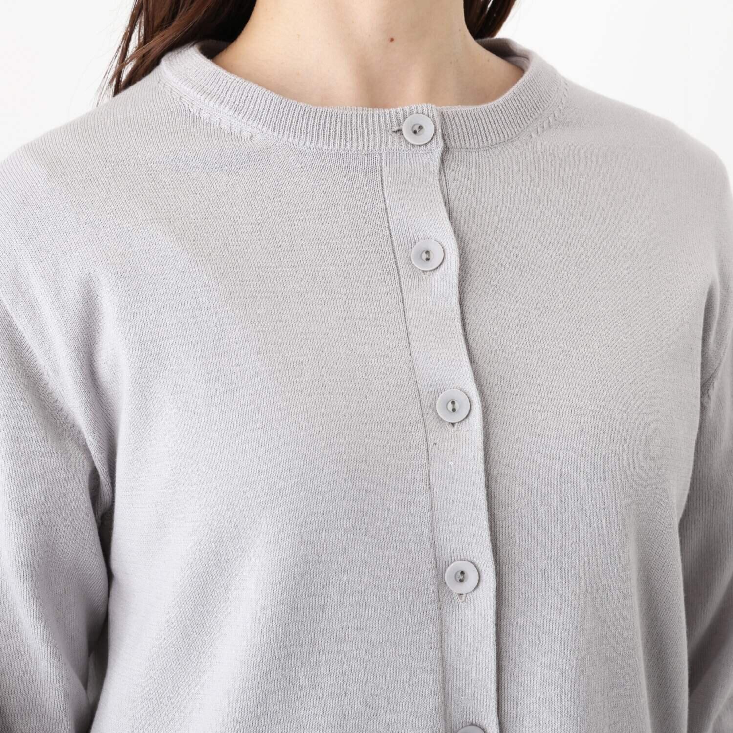 ソアージュ 極小スパンコールで 首元に煌めきを 綿１００％ スレンダー見え 長袖カーディガン