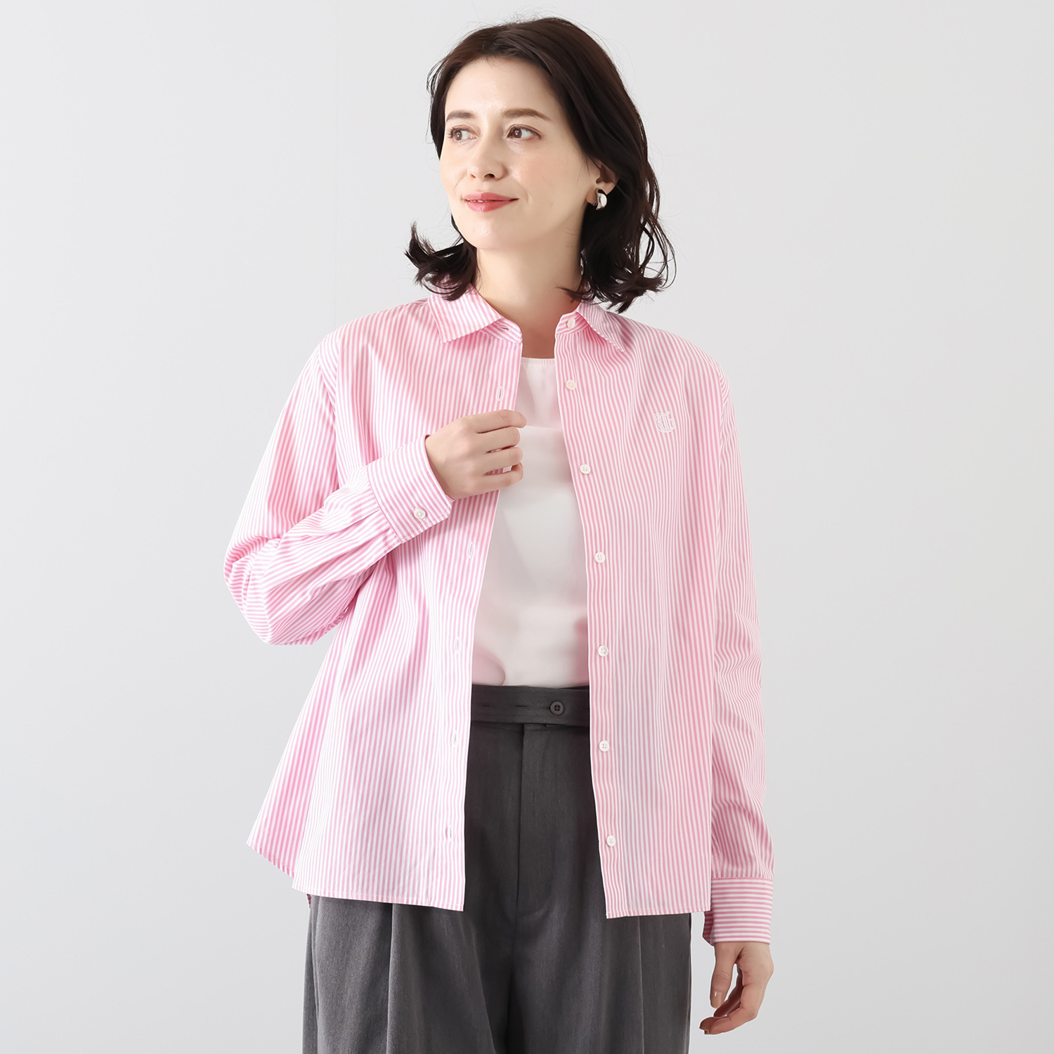 オンザビーバイサマーミー ベーシックを美しく 大人トラッドに装う 刺しゅう入り シャツブラウス