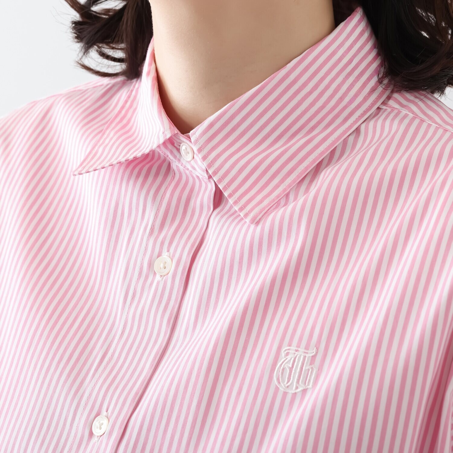 オンザビーバイサマーミー ベーシックを美しく 大人トラッドに装う 刺しゅう入り シャツブラウス