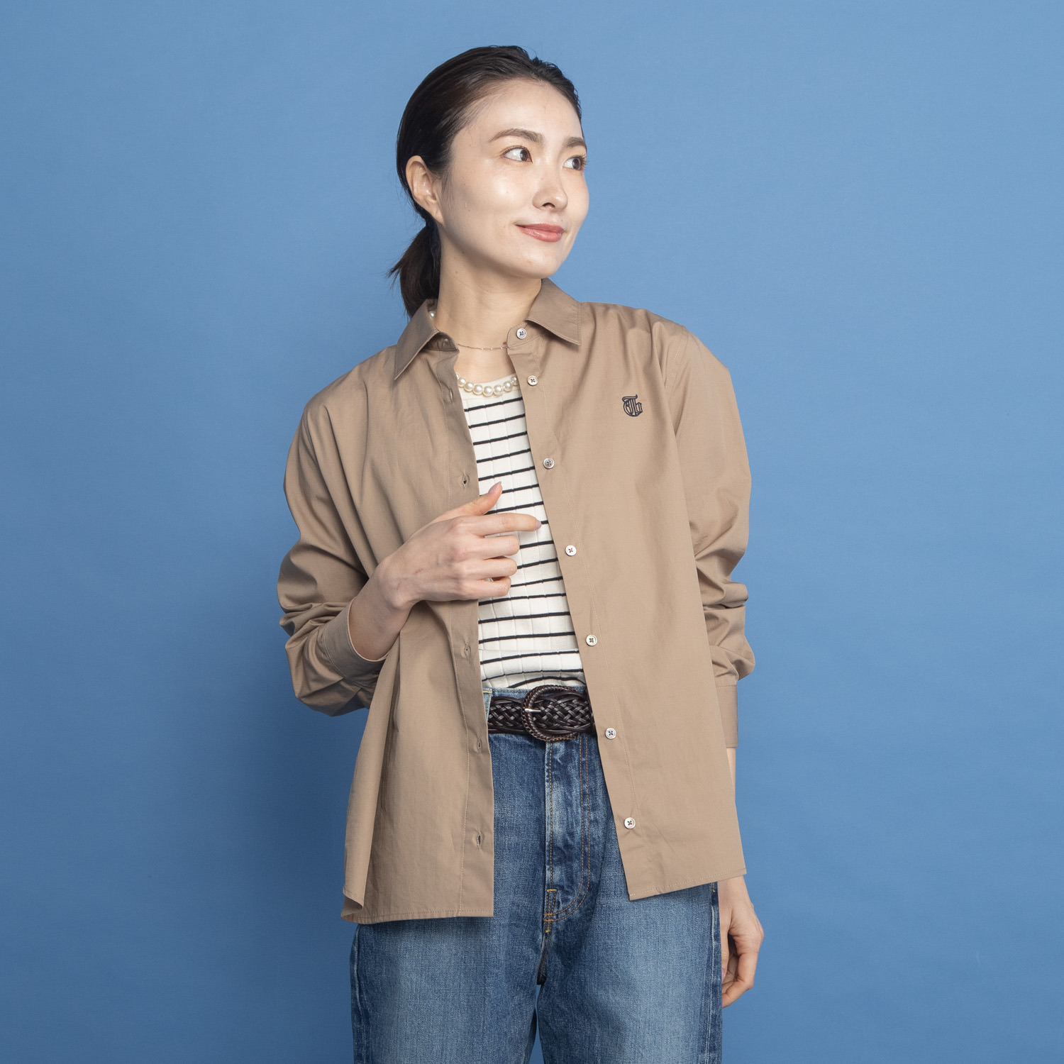 オンザビーバイサマーミー ベーシックを美しく 大人トラッドに装う 刺しゅう入り シャツブラウス