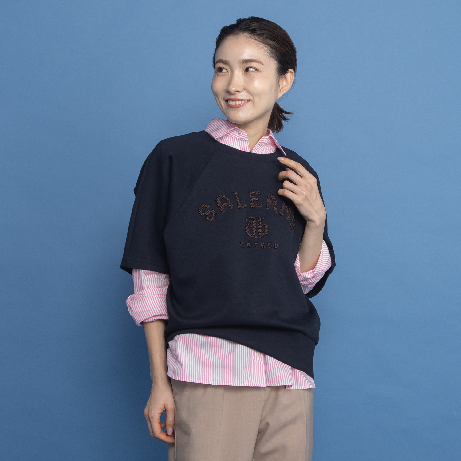 オンザビーバイサマーミー カジュアルを格上げ 着るだけで華やぐ レリーフ刺しゅうＴシャツ