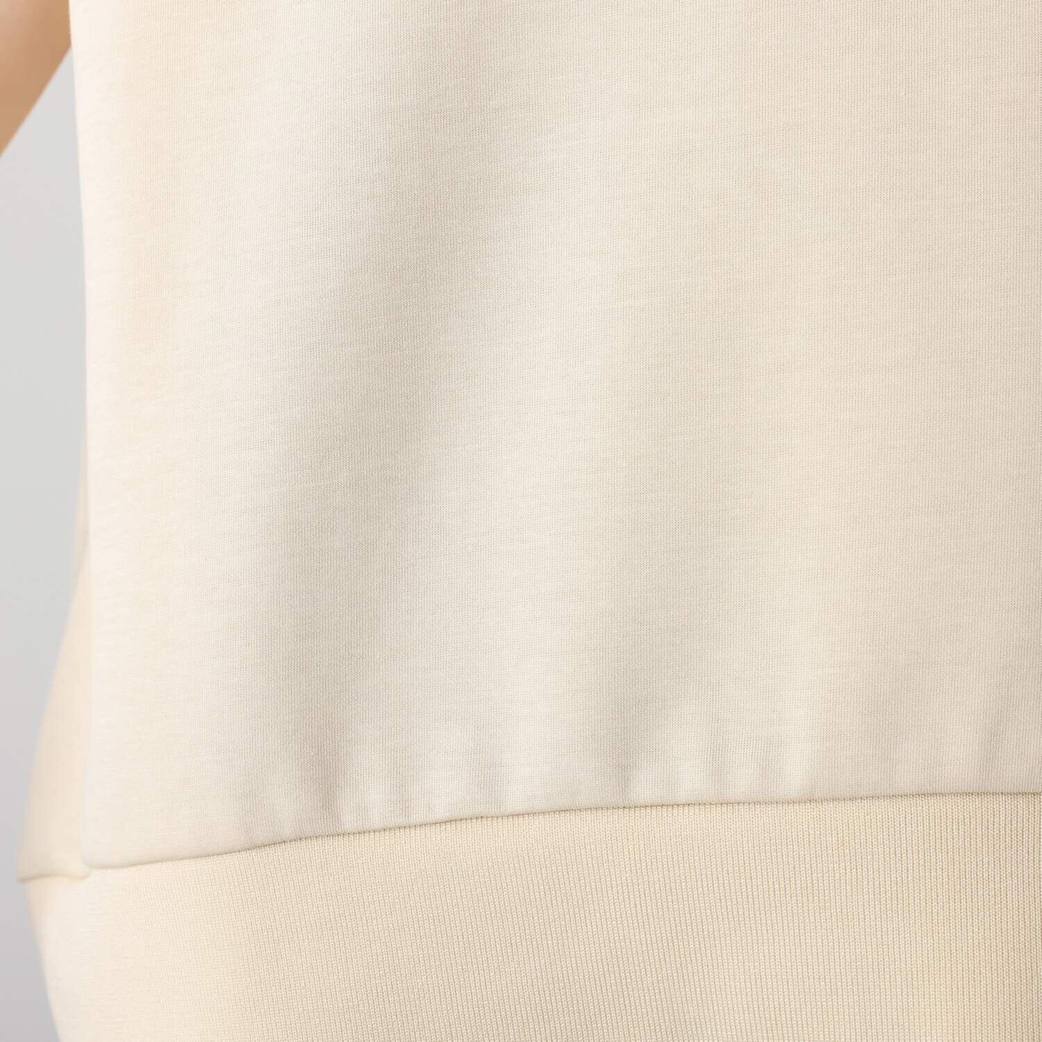 オンザビーバイサマーミー トラッドカジュアルを 簡単に取り入れられる プリントロゴベスト