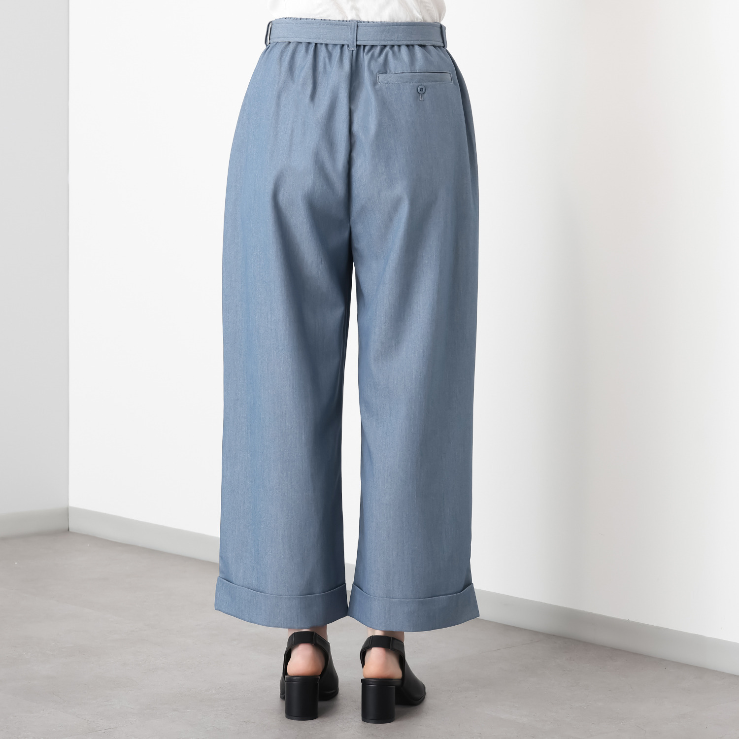 オンザビーバイサマーミー 安心と洗練を叶える 配色共布ベルト付 ワイドストレートパンツ