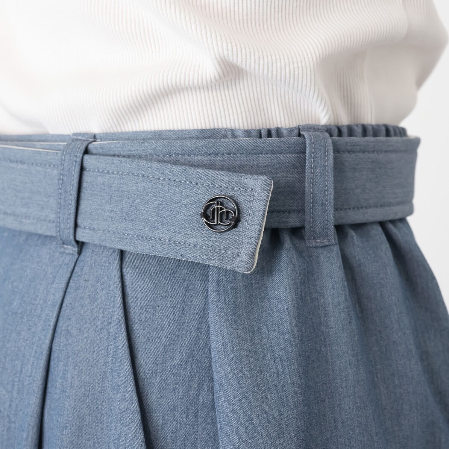 オンザビーバイサマーミー 安心と洗練を叶える 配色共布ベルト付 ワイドストレートパンツ