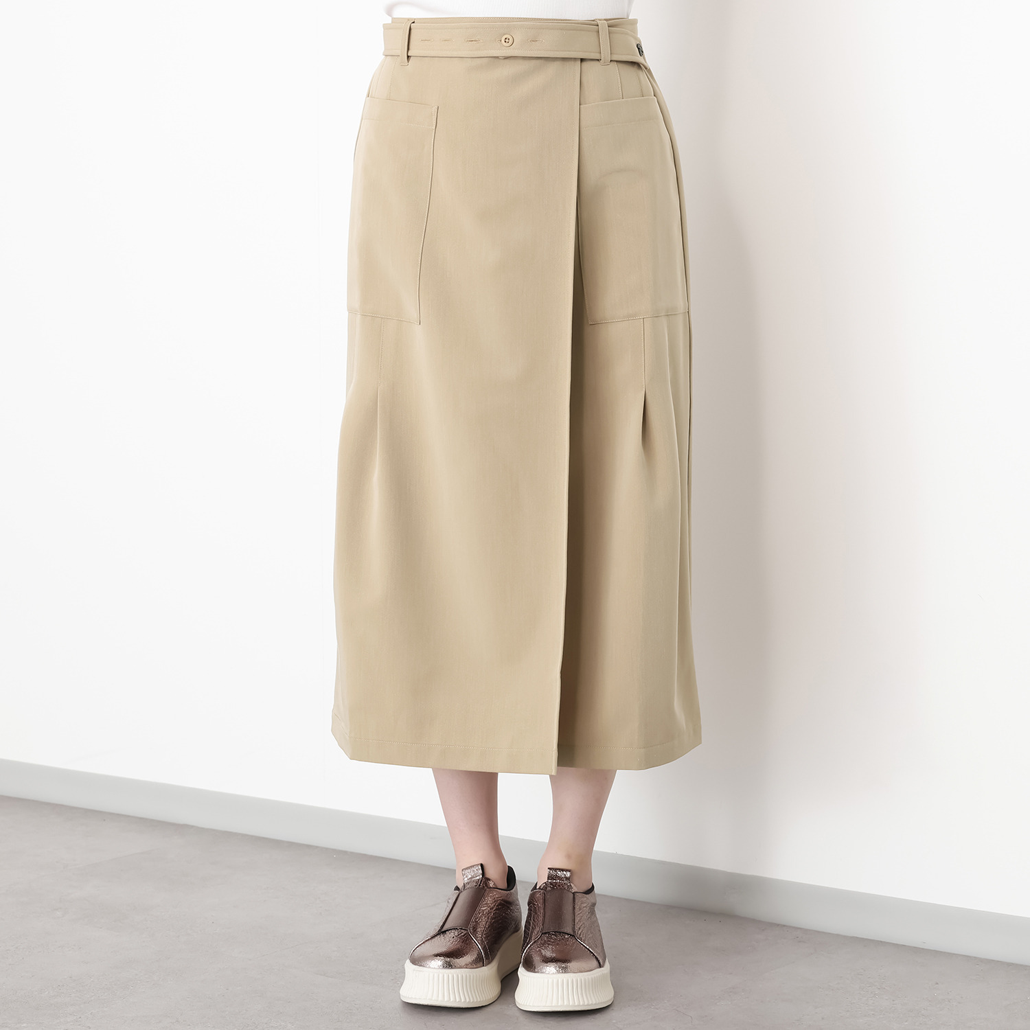 オンザビーバイサマーミー Ｉラインで旬な装い 共布配色ベルト付 タックデザインスカート