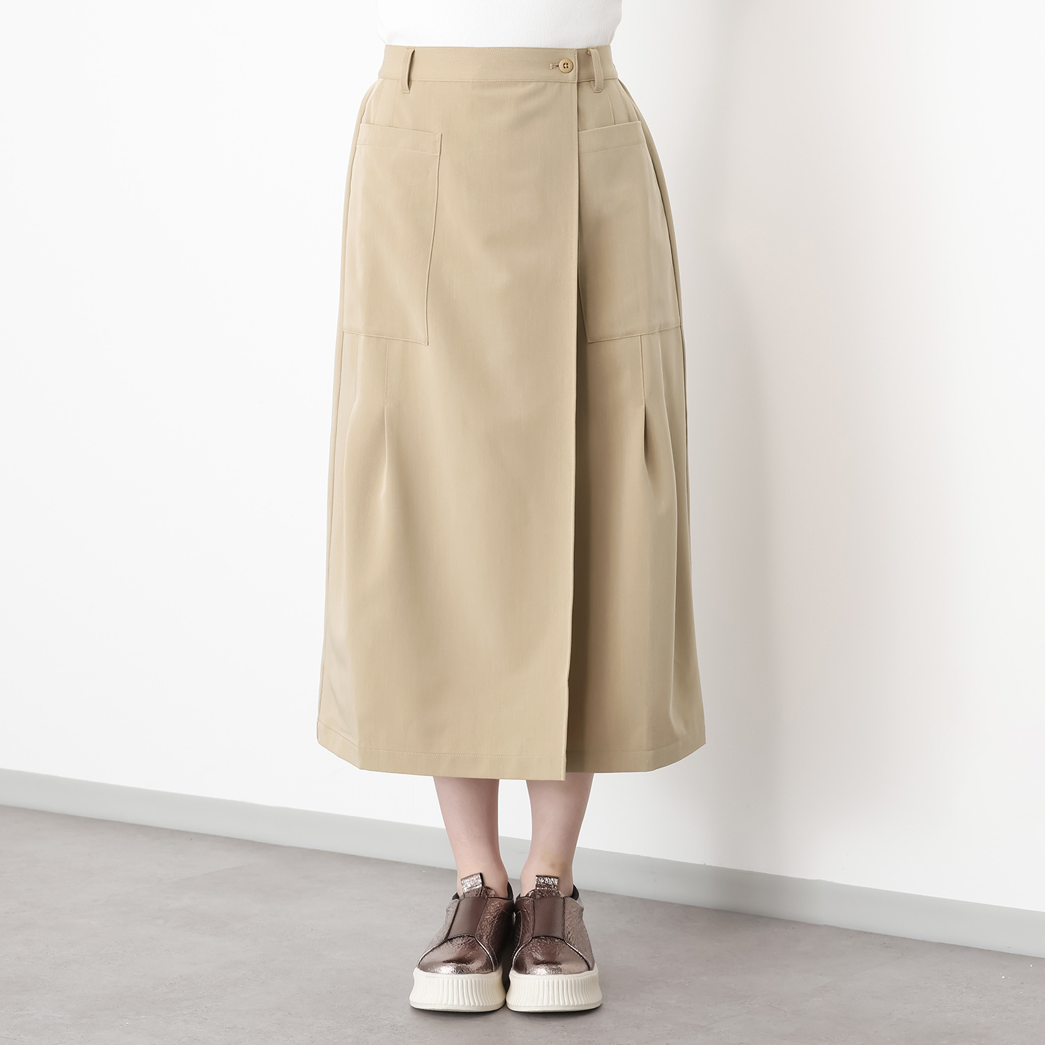 オンザビーバイサマーミー Ｉラインで旬な装い 共布配色ベルト付 タックデザインスカート