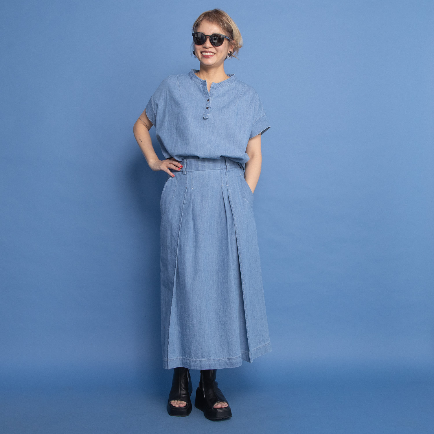 ワン　バイ ヨーコモリモト ライトオンスデニムで 爽やかモードカジュアル タックデザインスカート