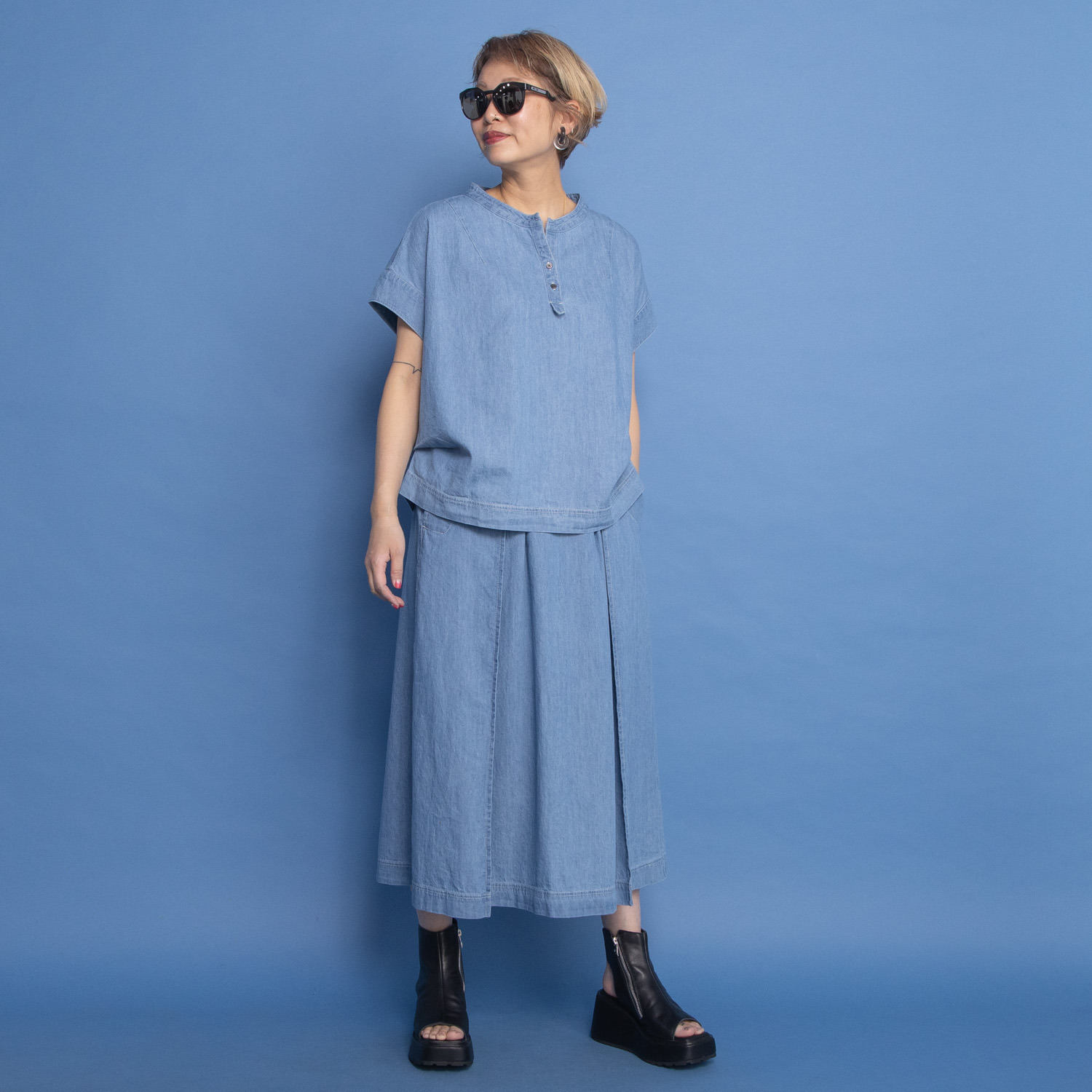 ワン　バイ ヨーコモリモト ライトオンスデニムで 爽やかモードカジュアル タックデザインスカート