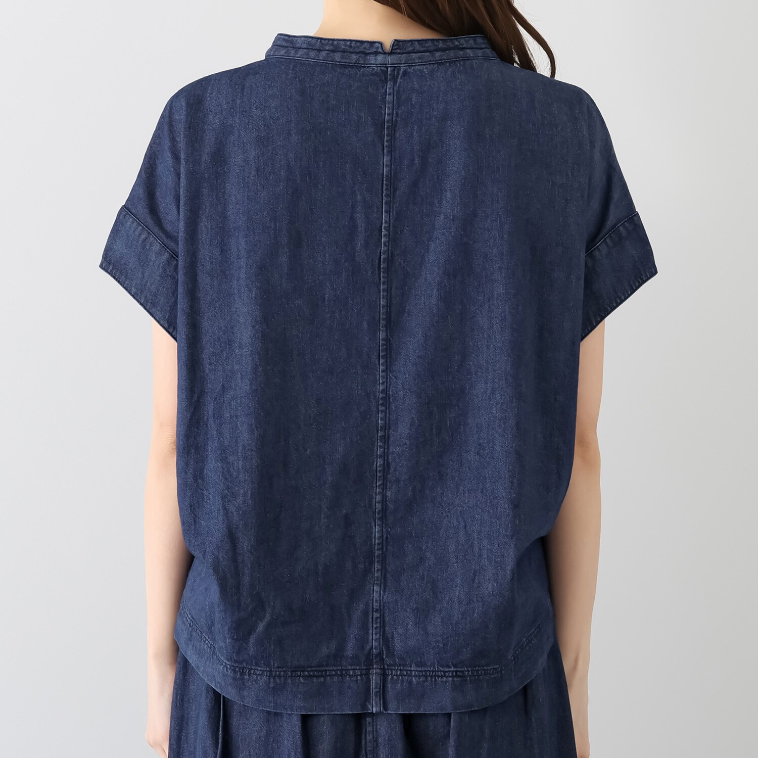 ワン　バイ ヨーコモリモト ライトオンスデニムで 爽やかモードカジュアル デザインブラウス