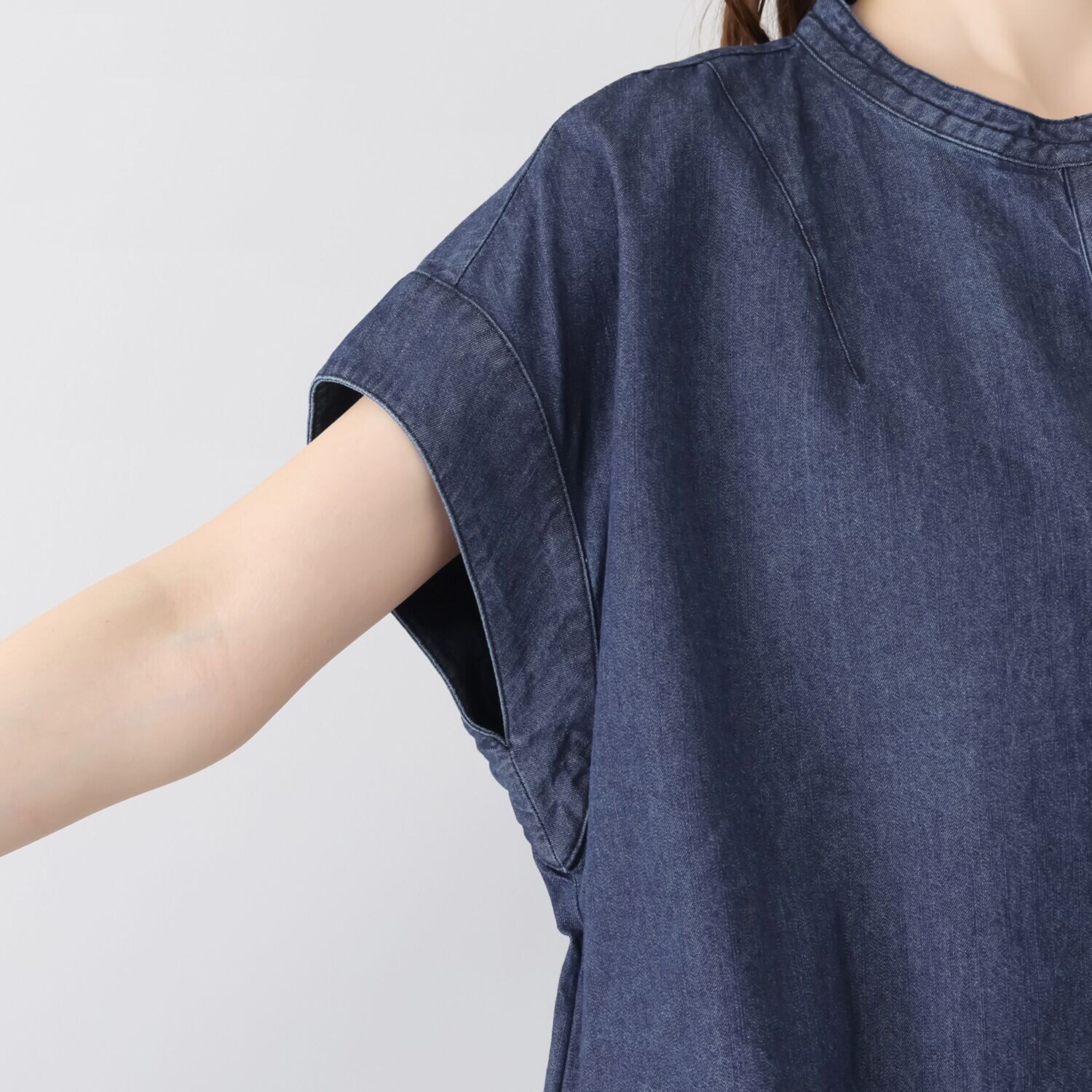 ワン　バイ ヨーコモリモト ライトオンスデニムで 爽やかモードカジュアル デザインブラウス