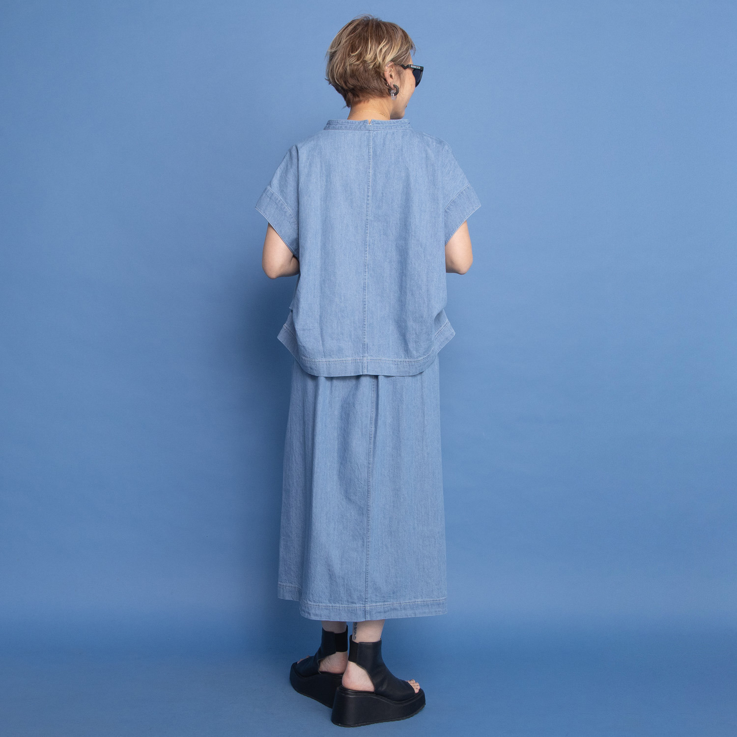 ワン　バイ ヨーコモリモト ライトオンスデニムで 爽やかモードカジュアル デザインブラウス