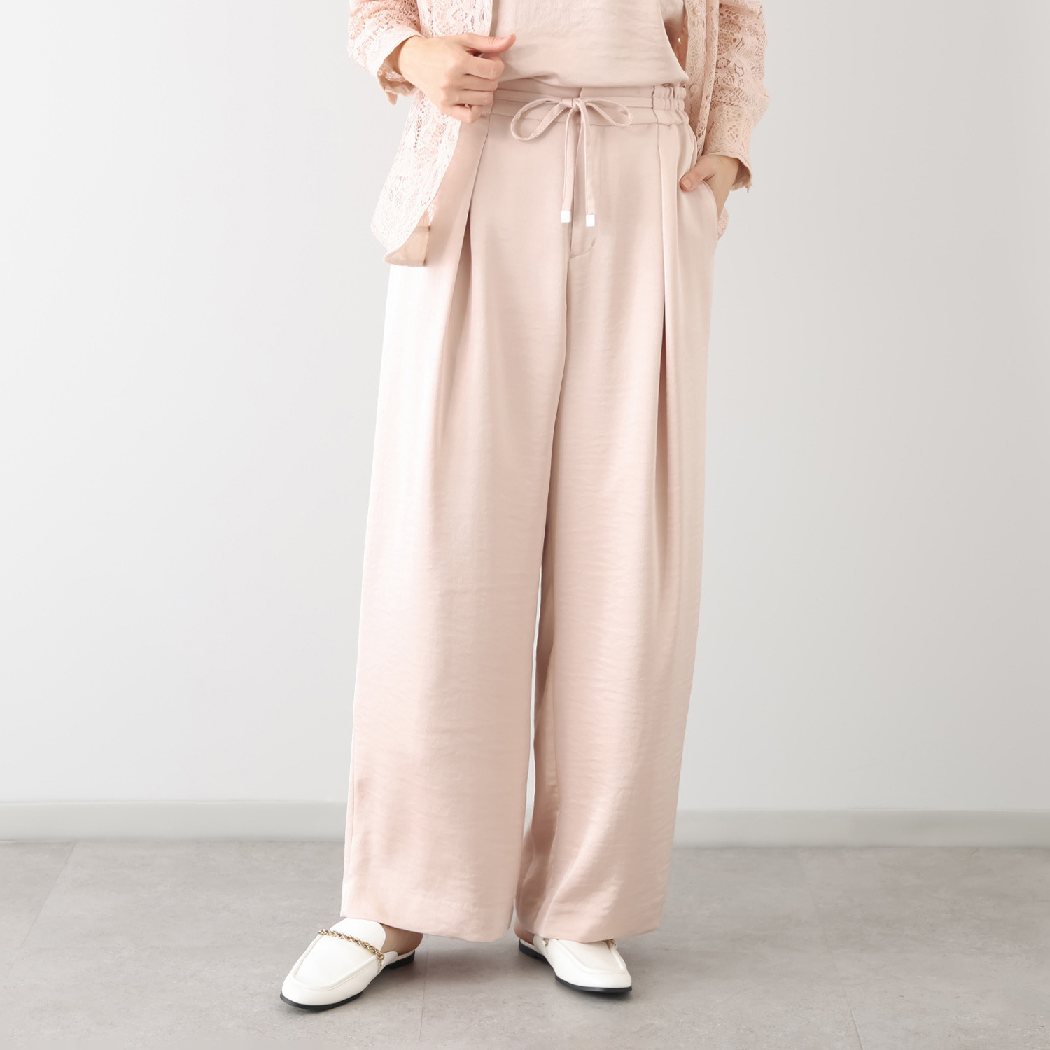 アンドスピカ リラックススタイル ワイドサテンパンツ