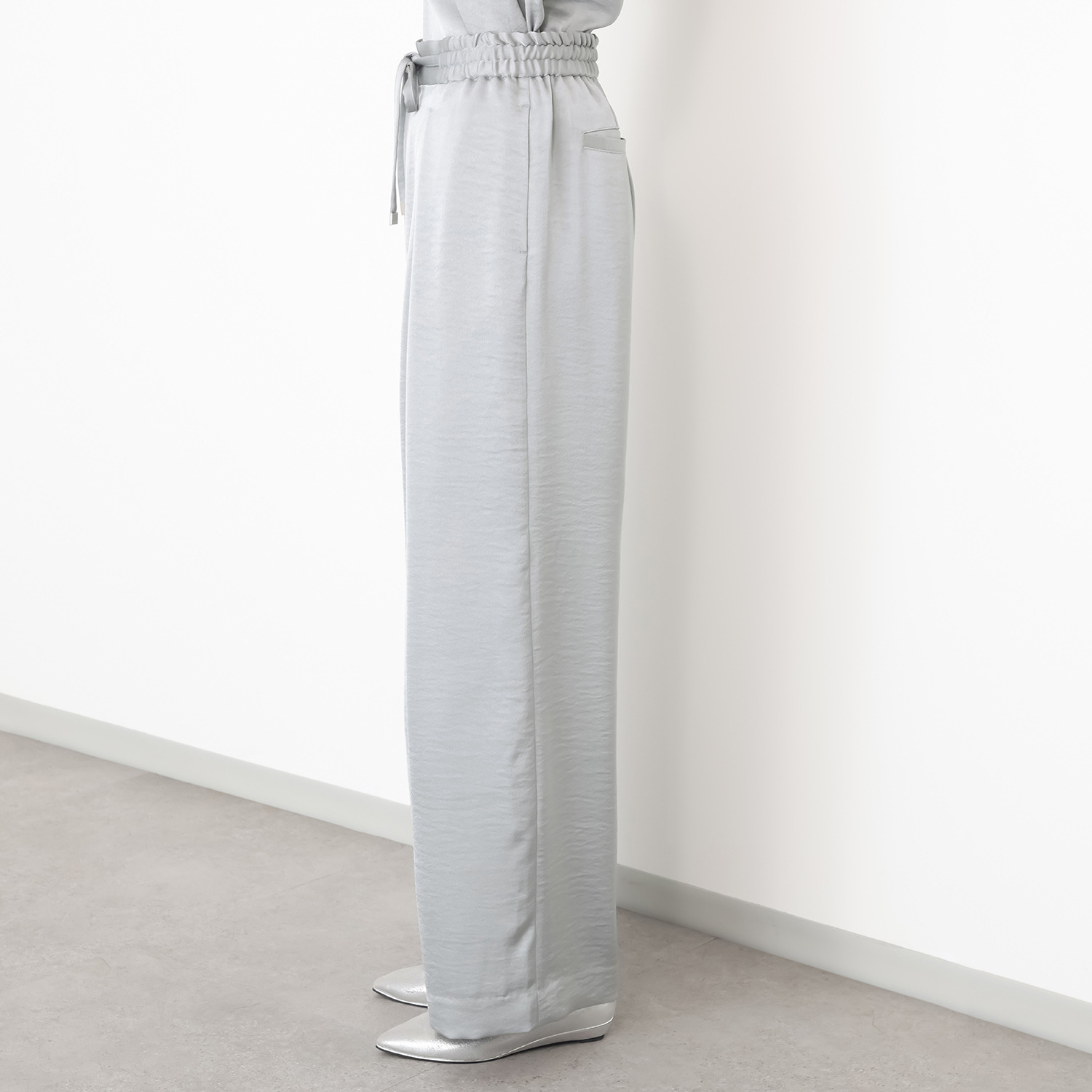 アンドスピカ リラックススタイル ワイドサテンパンツ