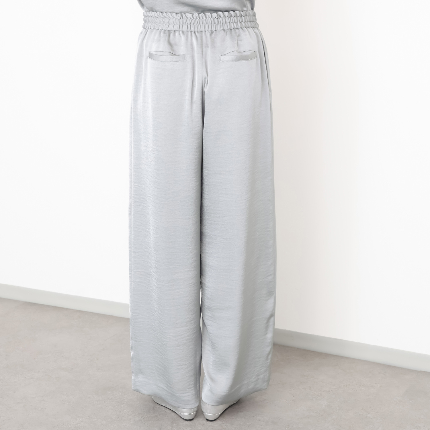 アンドスピカ リラックススタイル ワイドサテンパンツ