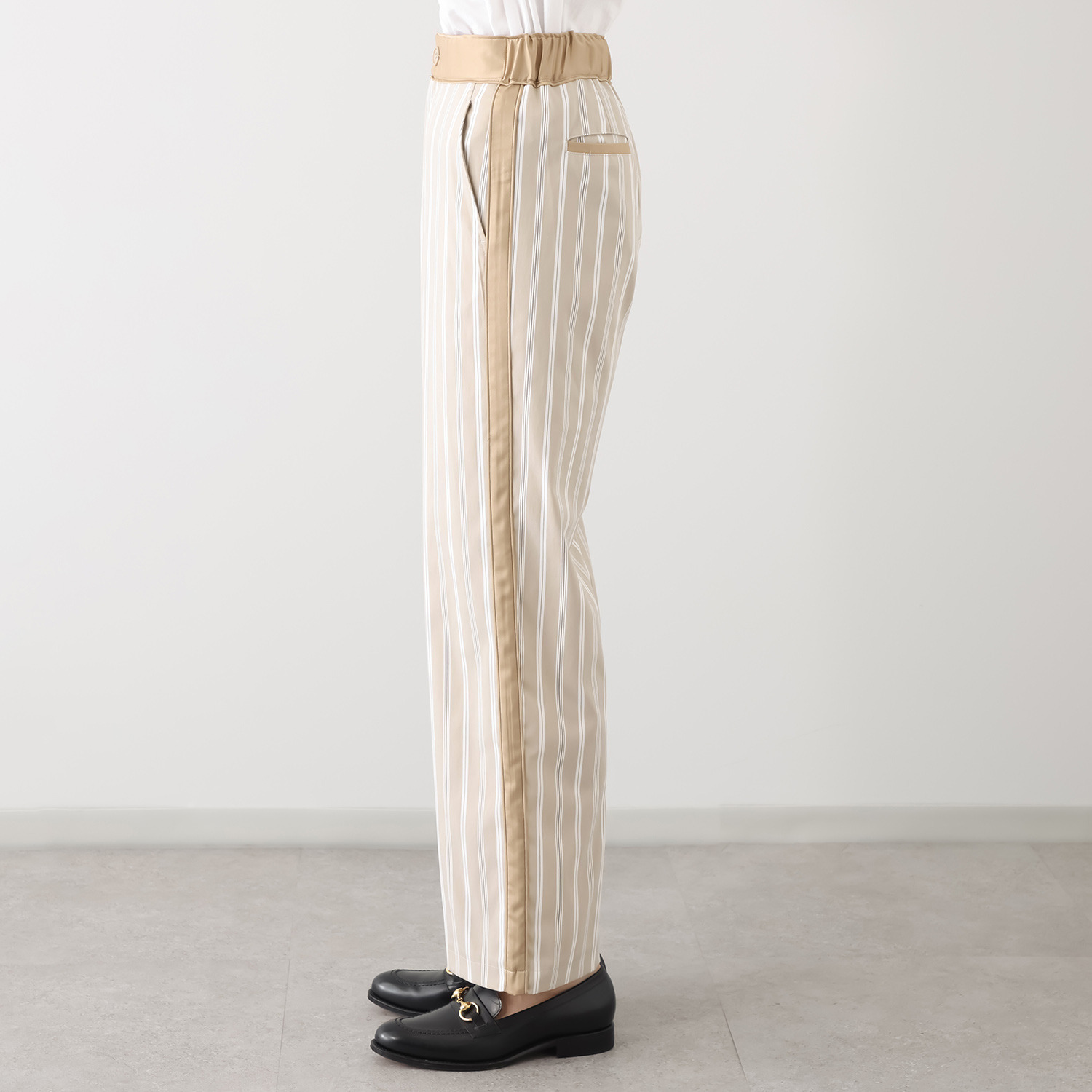 アンドスピカ サイドラインアクセント ストライプ ストレートパンツ
